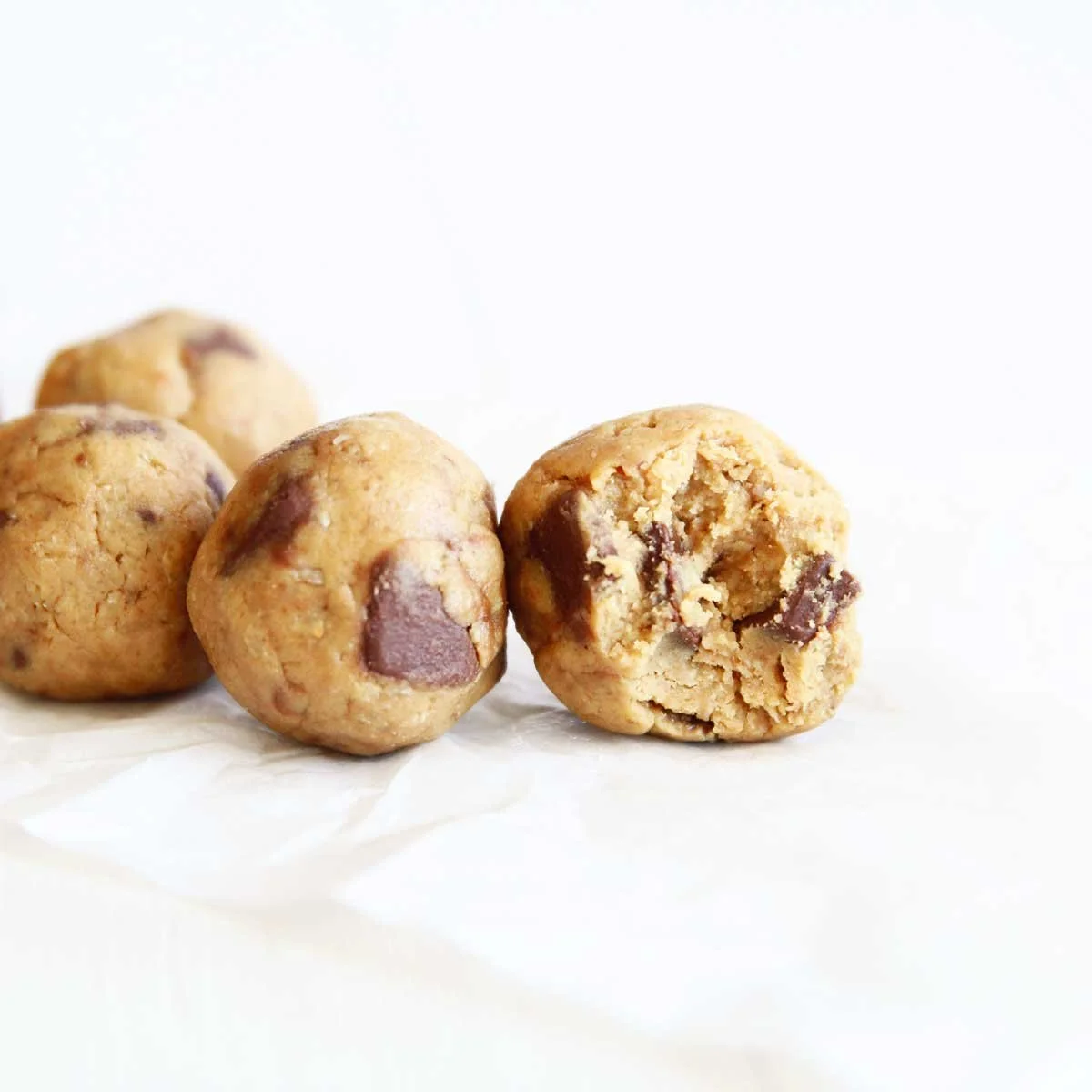PEANUT BUTTER COOKIE DOUGH PROTEIN BALLS