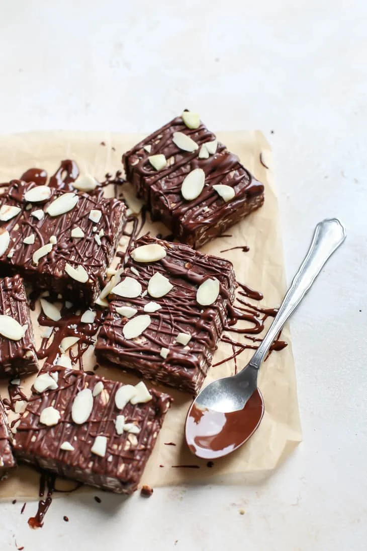 CHOCOLATE ALMOND BUTTER OAT PROTEIN BARS