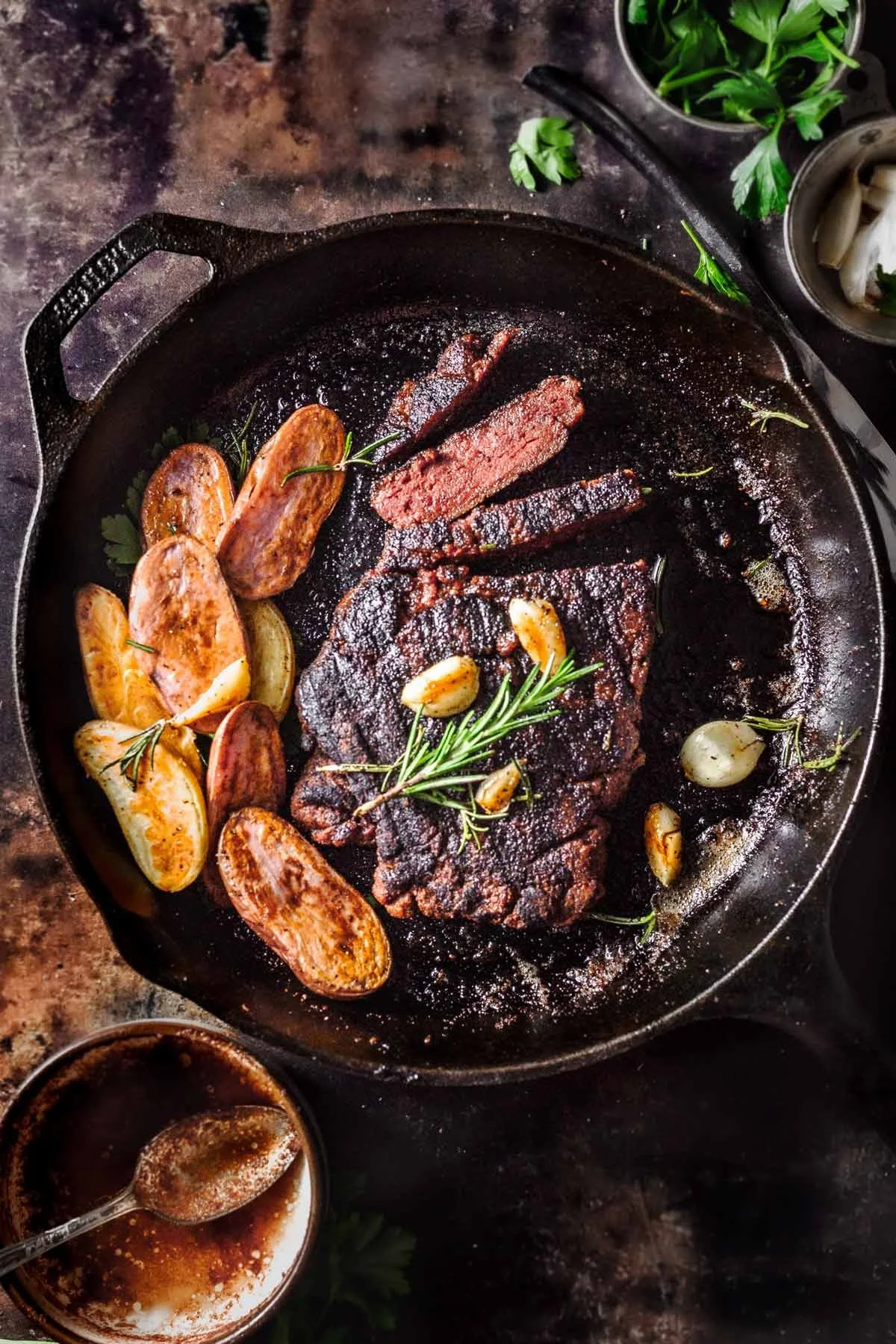 VEGAN STEAK WITH GARLIC BUTTER