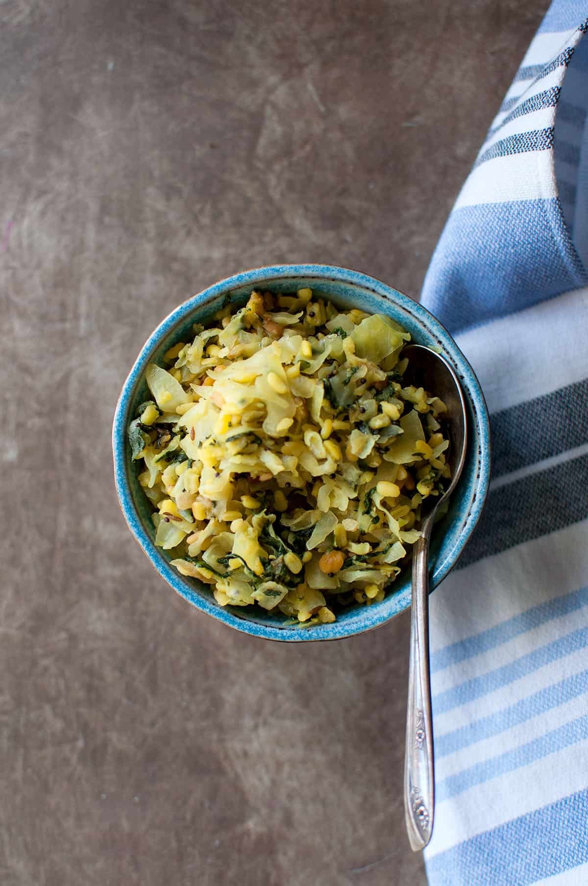 SPINACH CABBAGE LENTIL CURRY