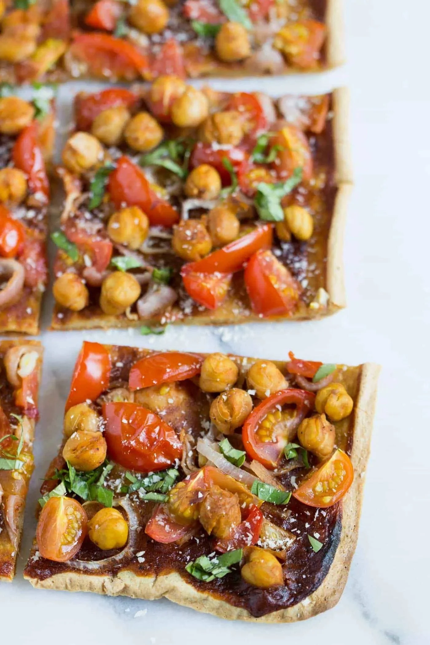 VEGAN BBQ PIZZA WITH QUINOA CRUST