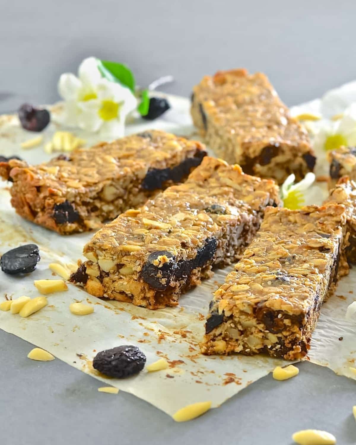 CHERRY ALMOND GRANOLA BARS