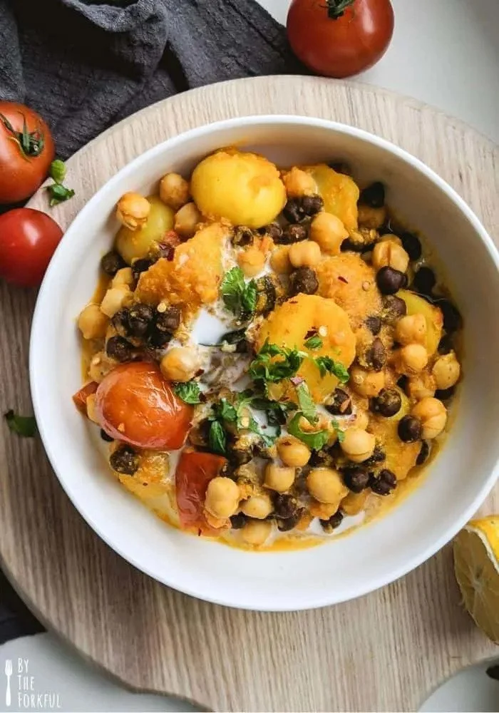 EASY CHICKPEA AND POTATO CURRY