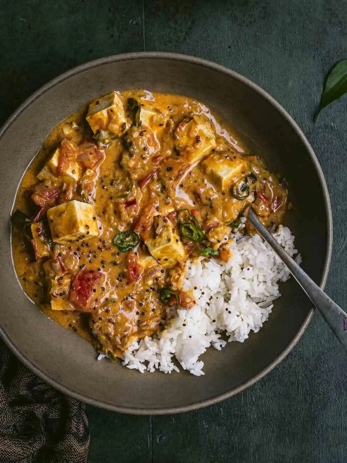 SRI LANKAN-STYLE TOFU CURRY