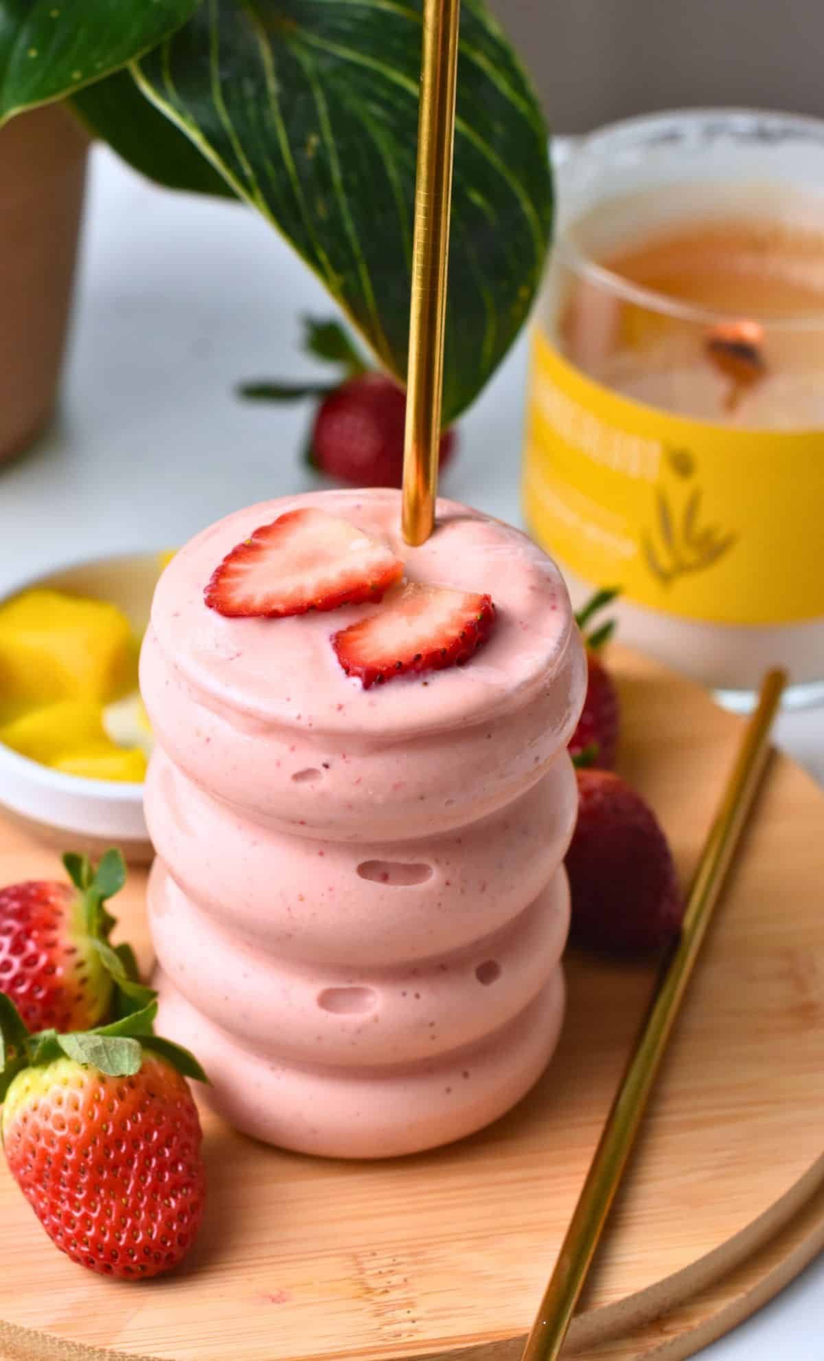 MANGO STRAWBERRY SMOOTHIE (NO PROTEIN POWDER)