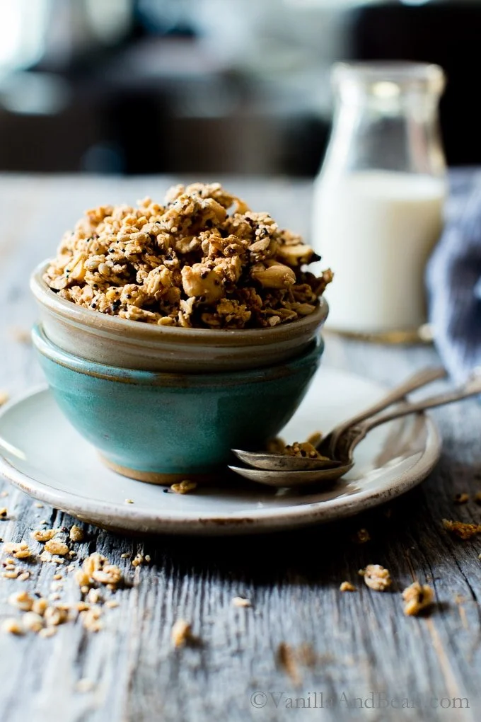 LEMON TAHINI CASHEW GRANOLA
