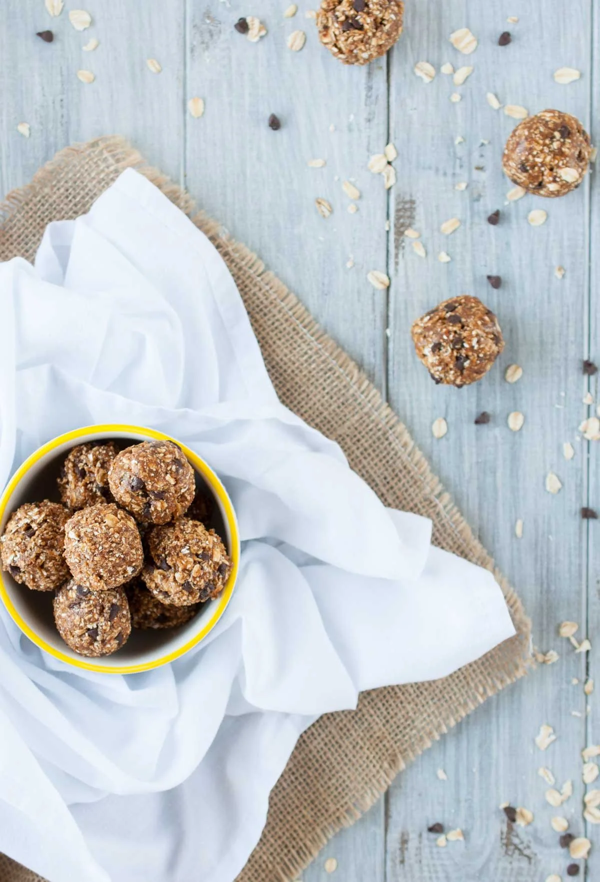 PEANUT BUTTER OATMEAL COOKIE PROTEIN BALLS