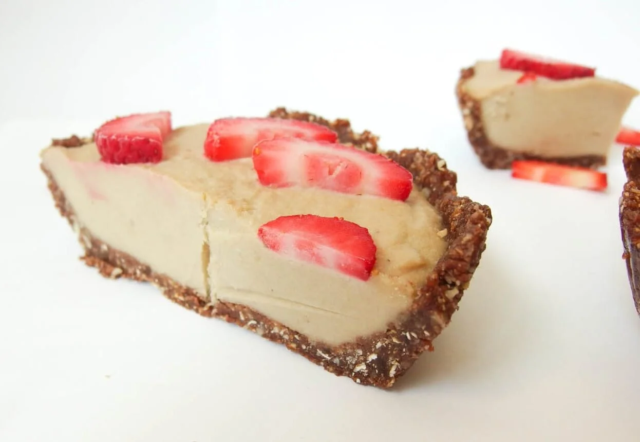 BANANA CASHEW CHEESECAKE WITH CHOCOLATE HAZELNUT CRUNCH