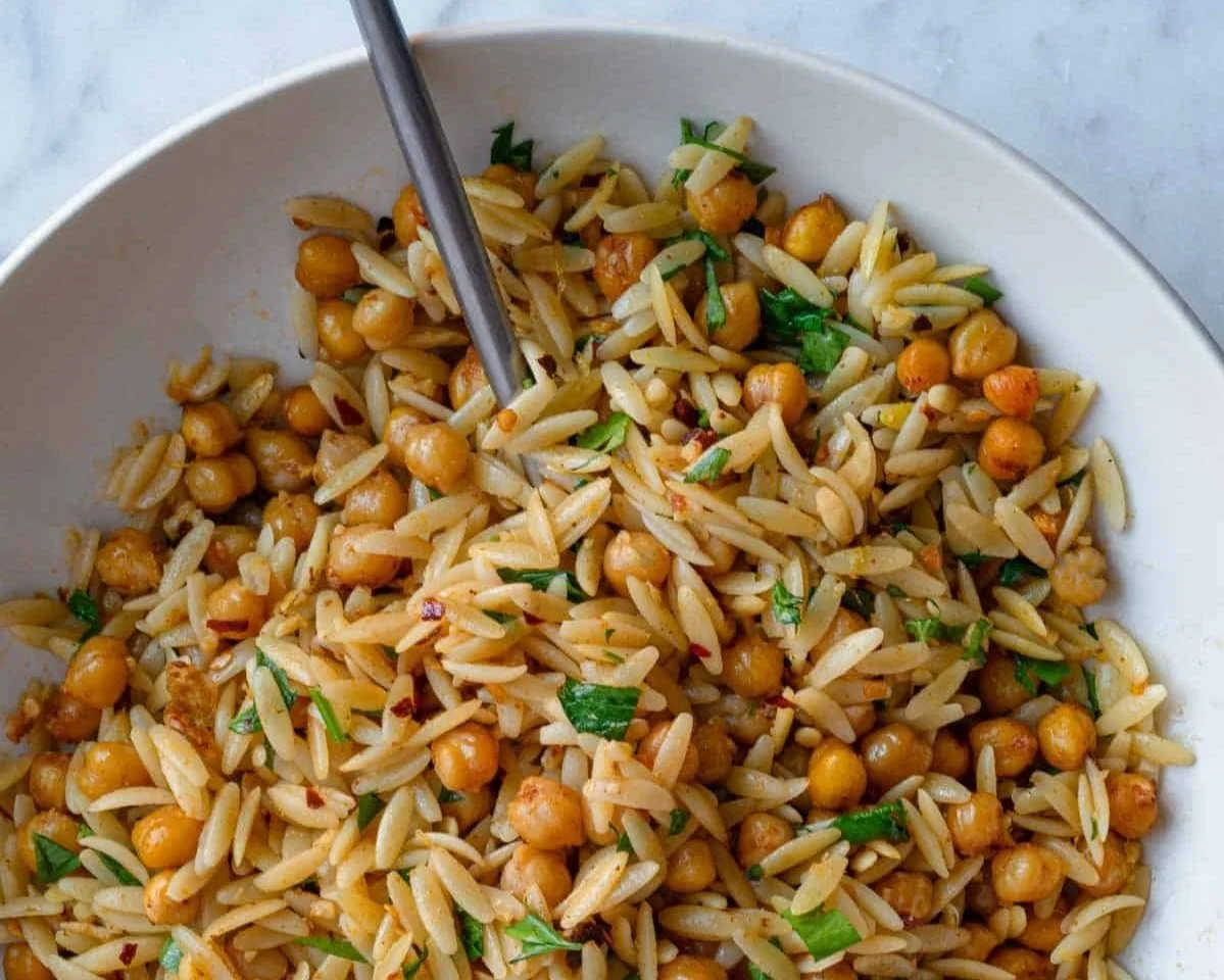 ORZO PASTA WITH CHICKPEAS