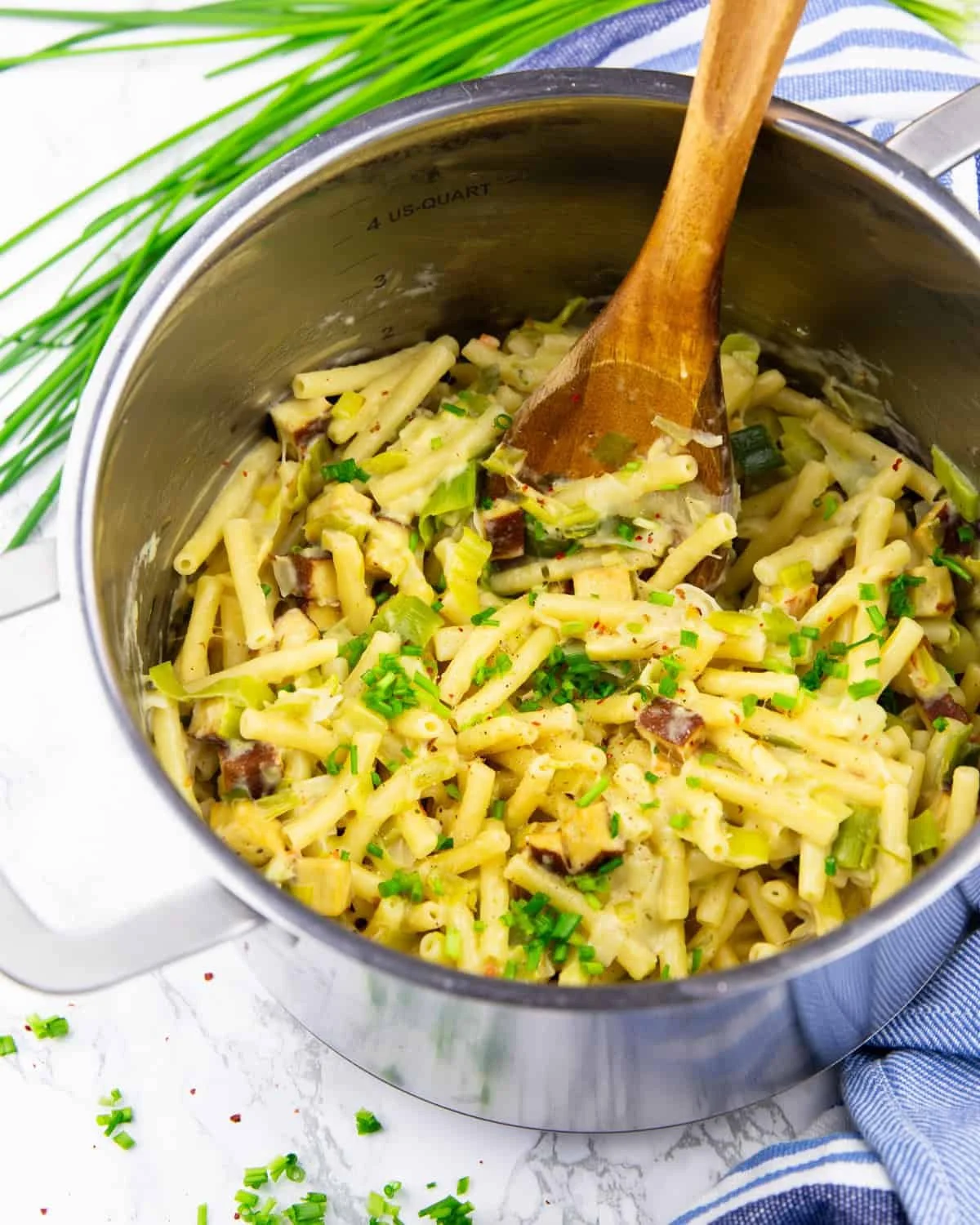 ONE POT PASTA WITH LEEK AND SMOKED TOFU