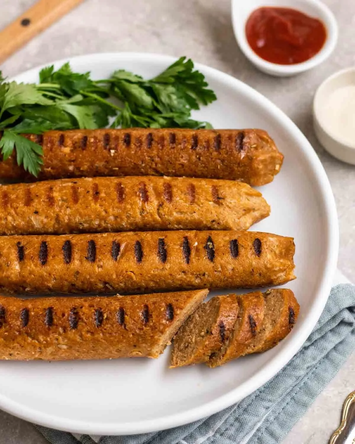 VEGAN ITALIAN SEITAN SAUSAGE