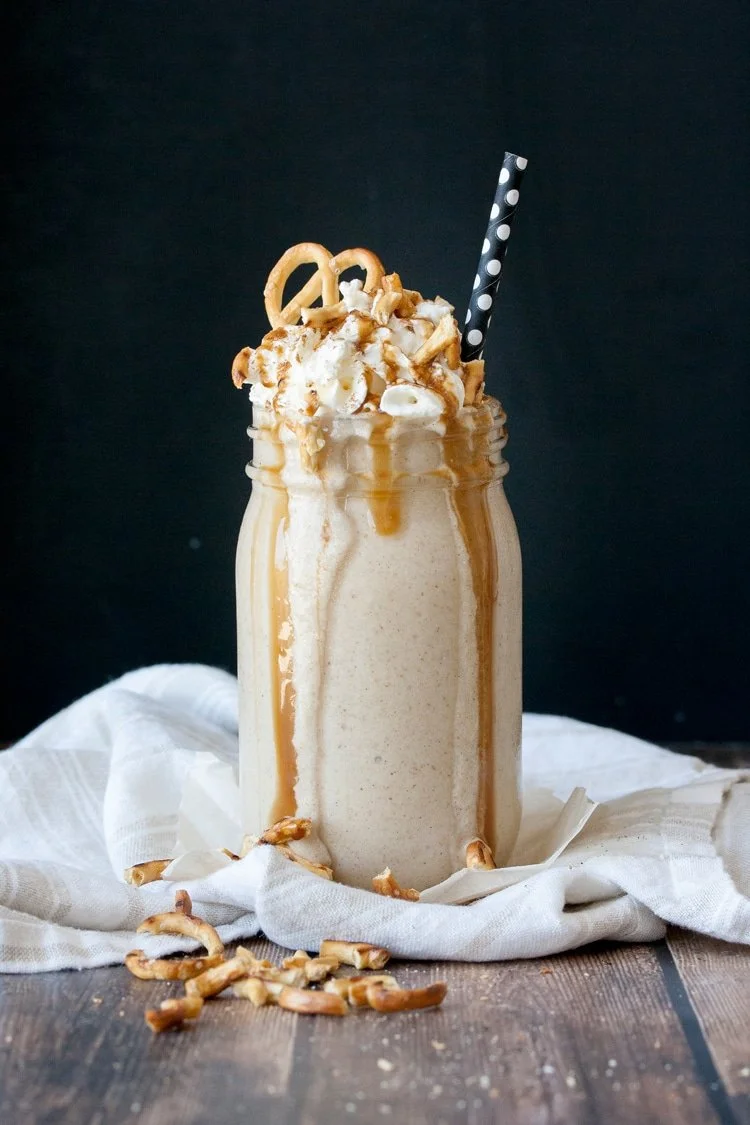 SALTED CARAMEL PRETZEL OATMEAL COOKIE SMOOTHIE (HIGH PROTEIN)