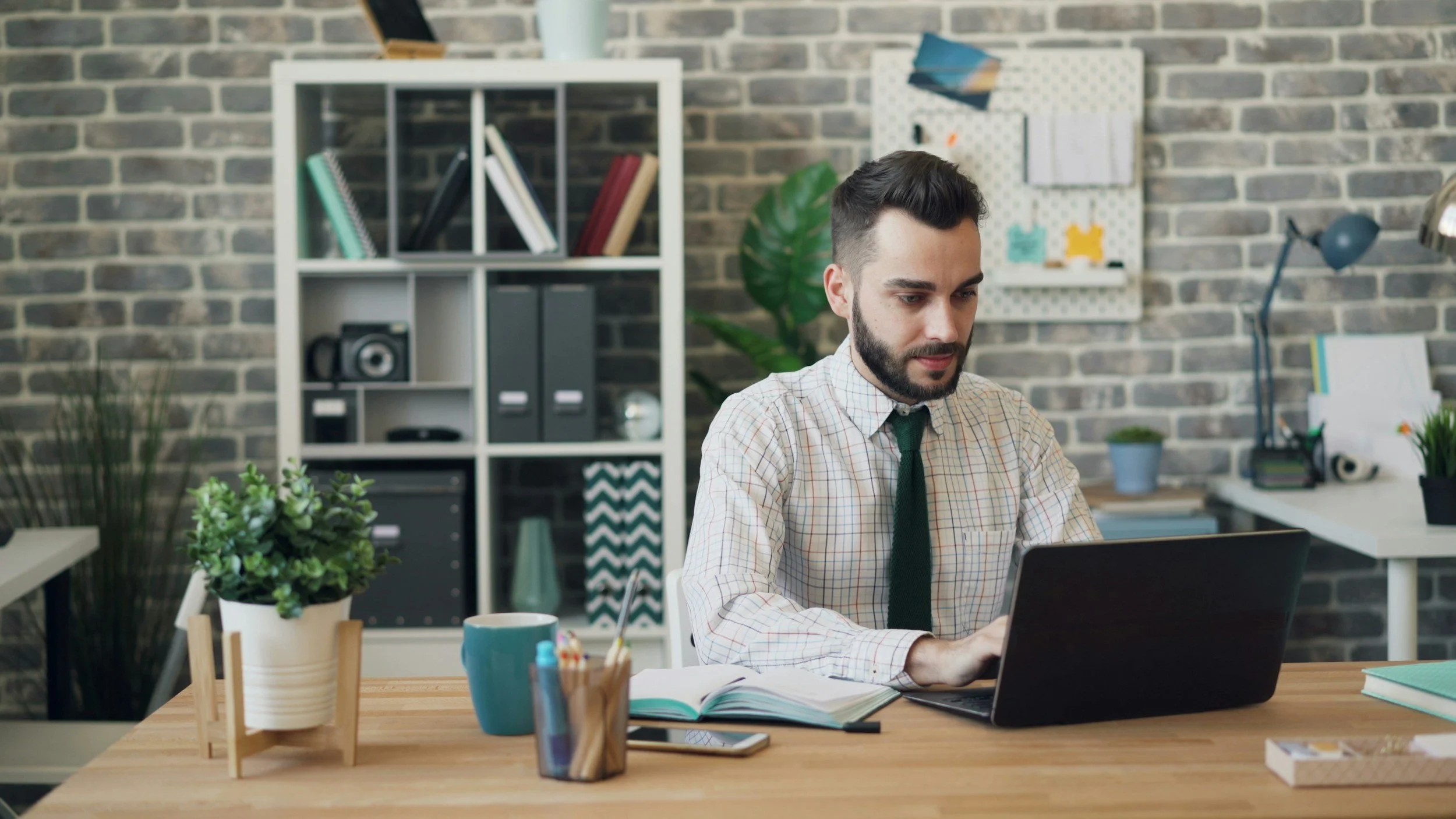 5 Stretches Every Desk Worker Should Be Doing