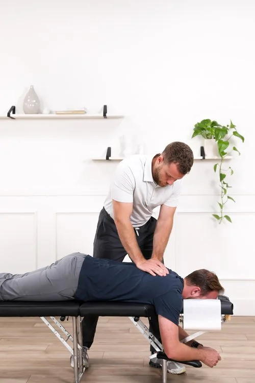 Dr. Yossi Stein preparing to deliver a mid-back thoracic adjustment at Stein Chiropractic in San Diego