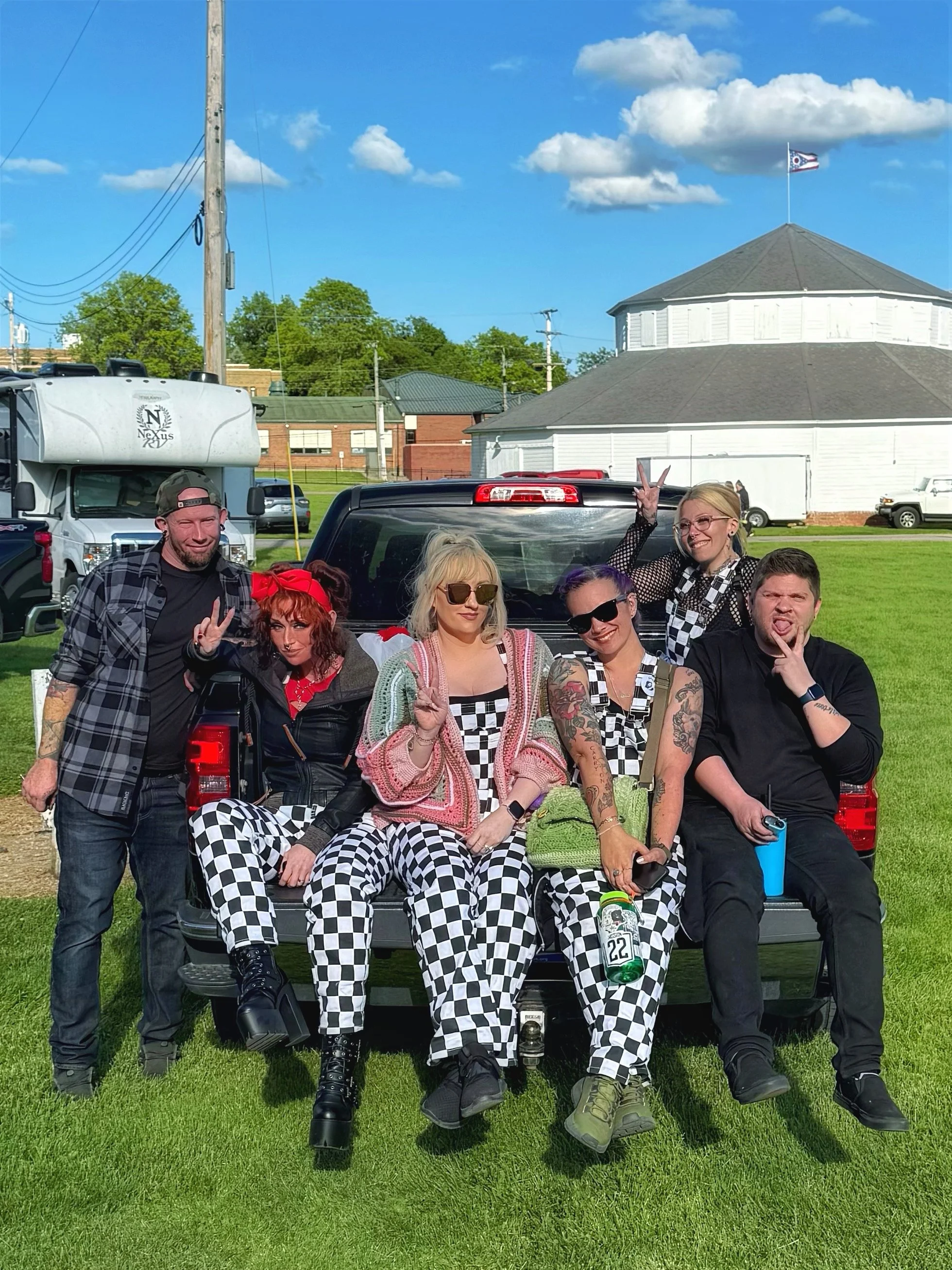 Facetune_25-05-2025-12-05-40 2.jpg