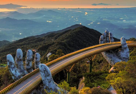 Central Vietnam - Ba Na Hills, Golden Hands Bridge.png