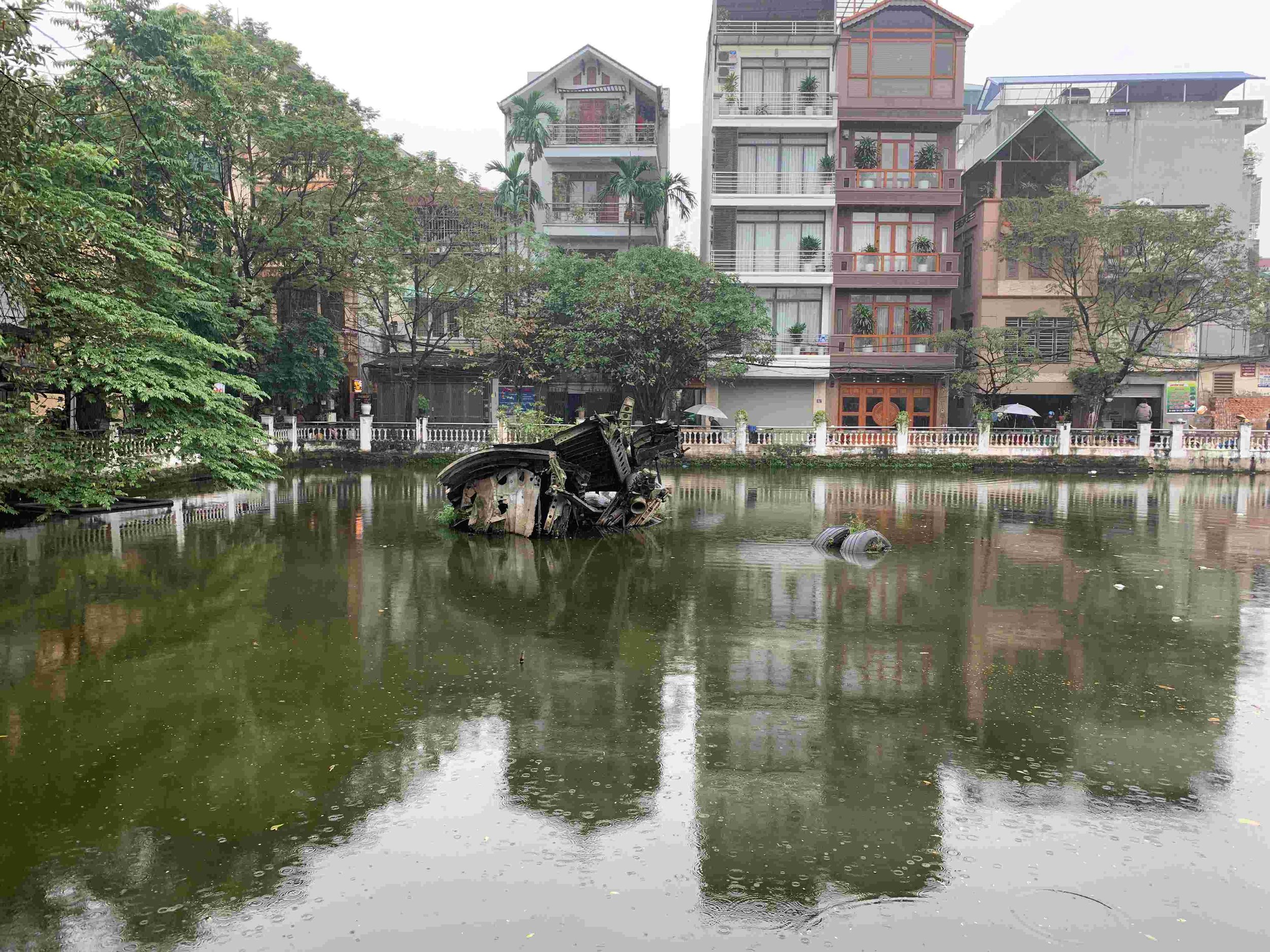 Hanoi - Huu Tiep Lake, B52 Wreckage.jpg
