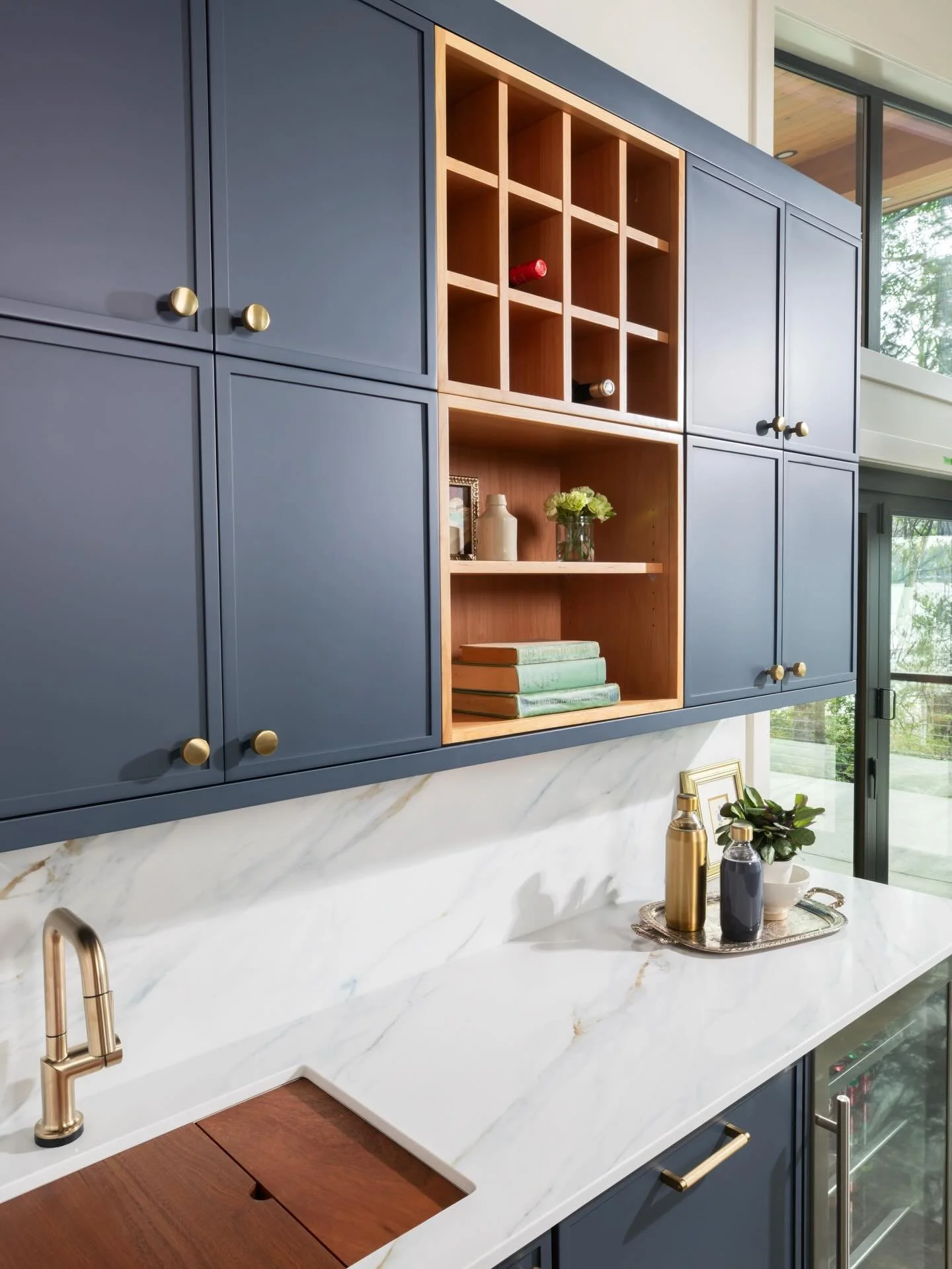 Hosting season is in full effect and this wet bar is looking mighty ready to shake, stir, &amp; serve🥂✨