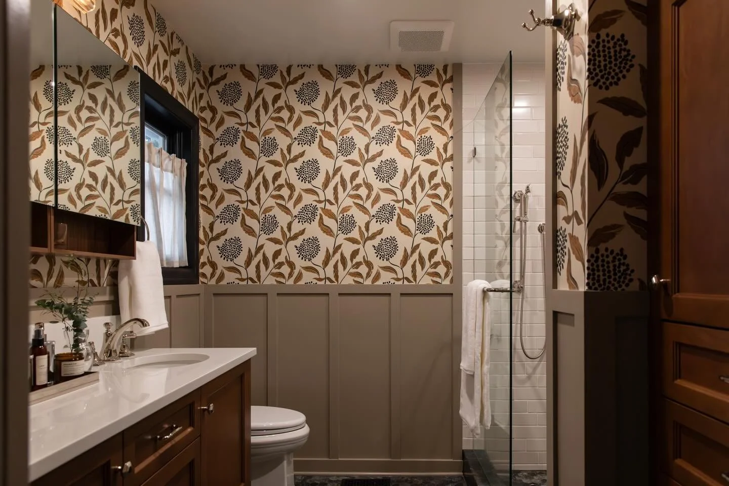 Timeless, elegant, functional, and perfectly in step with the overall vibe of this classic home. 

@bluemustard.studio knocked the design of this primary remodel project out of the park, and we loved collaborating with them on the custom vanity and b