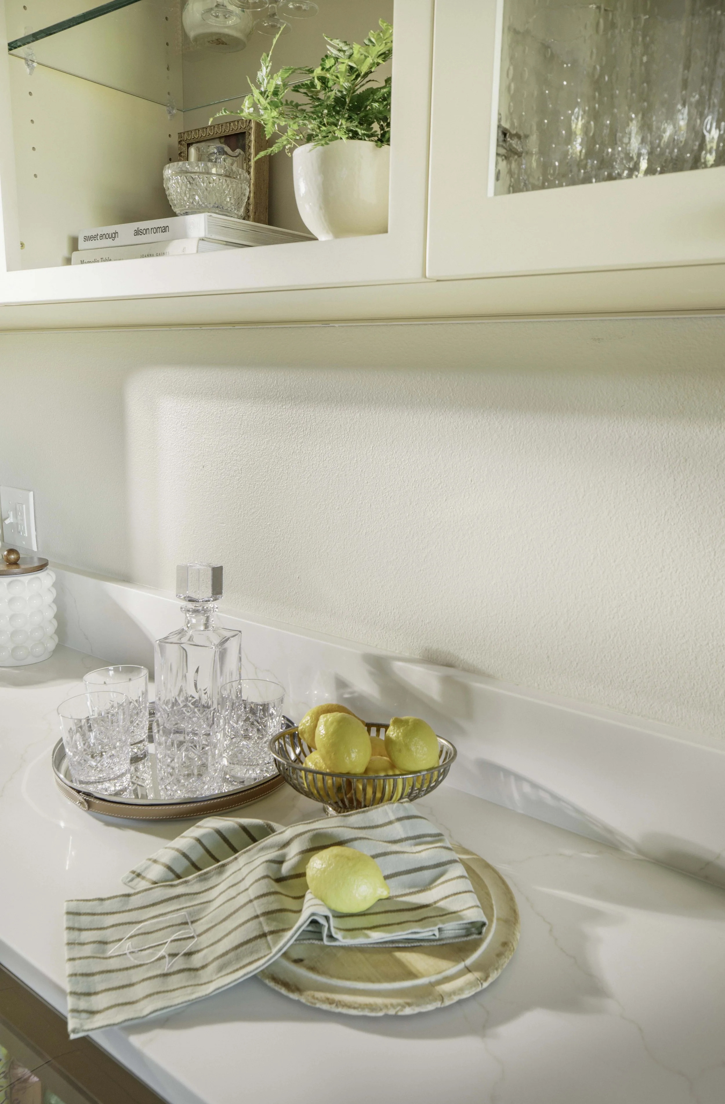 Edmonds Waterfront Condo Buffet & Primary