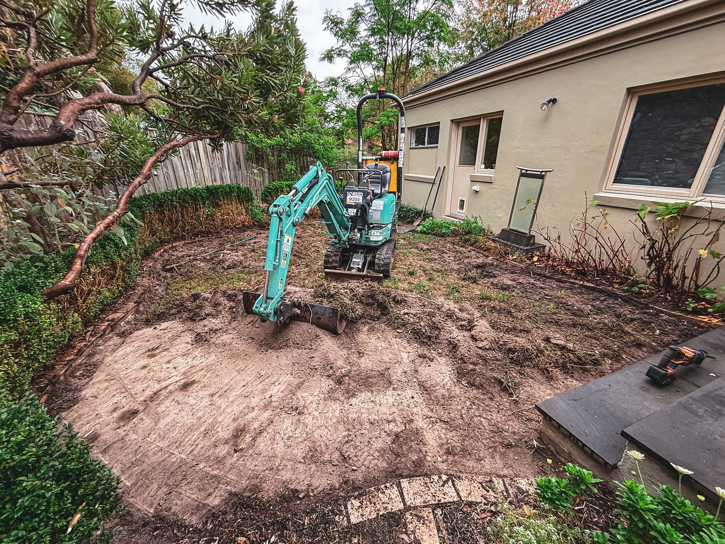 -BLACKBURN- 

Check out this little grass area refurbishment we completed this week in Blackburn. 

With just 800mm access, we efficiently stripped the existing half dead grass, reinstated the area with some high quality soil then laid some lovely ne