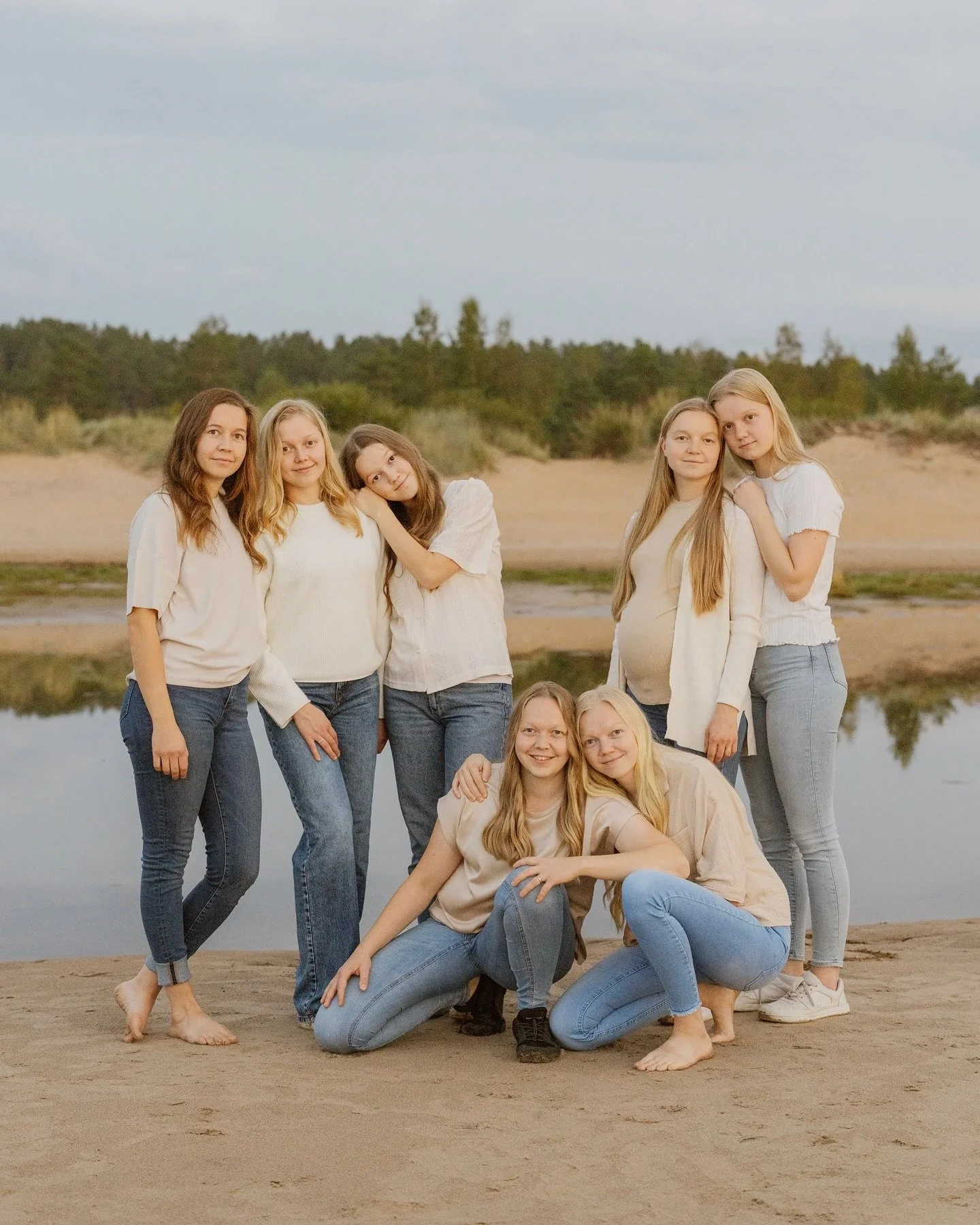 Heidän perheen lapset oli muhun yhteyksissä vuosi sitten ja kertoivat haluavansa ostaa lahjakortin vanhemmille. Loppukesästä sainki kunnian tavata heidän koko perheen & ikuistaa heille nämä kuvat. Ette uskokkaan