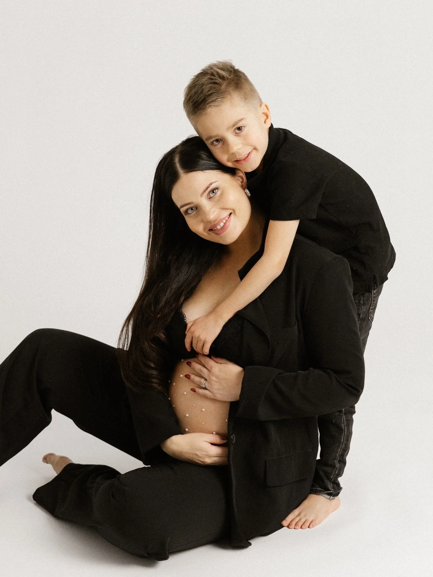 Simppelin klassiset odotus- &amp; mamakuvat studiolla &mdash; n&auml;&auml; vet&auml;&auml; puoleensa atm aika paljon!! 😮&zwj;💨👋🏻🤎

#odotuskuvaus #studiokuvaus #valokuvaus #ylivieska