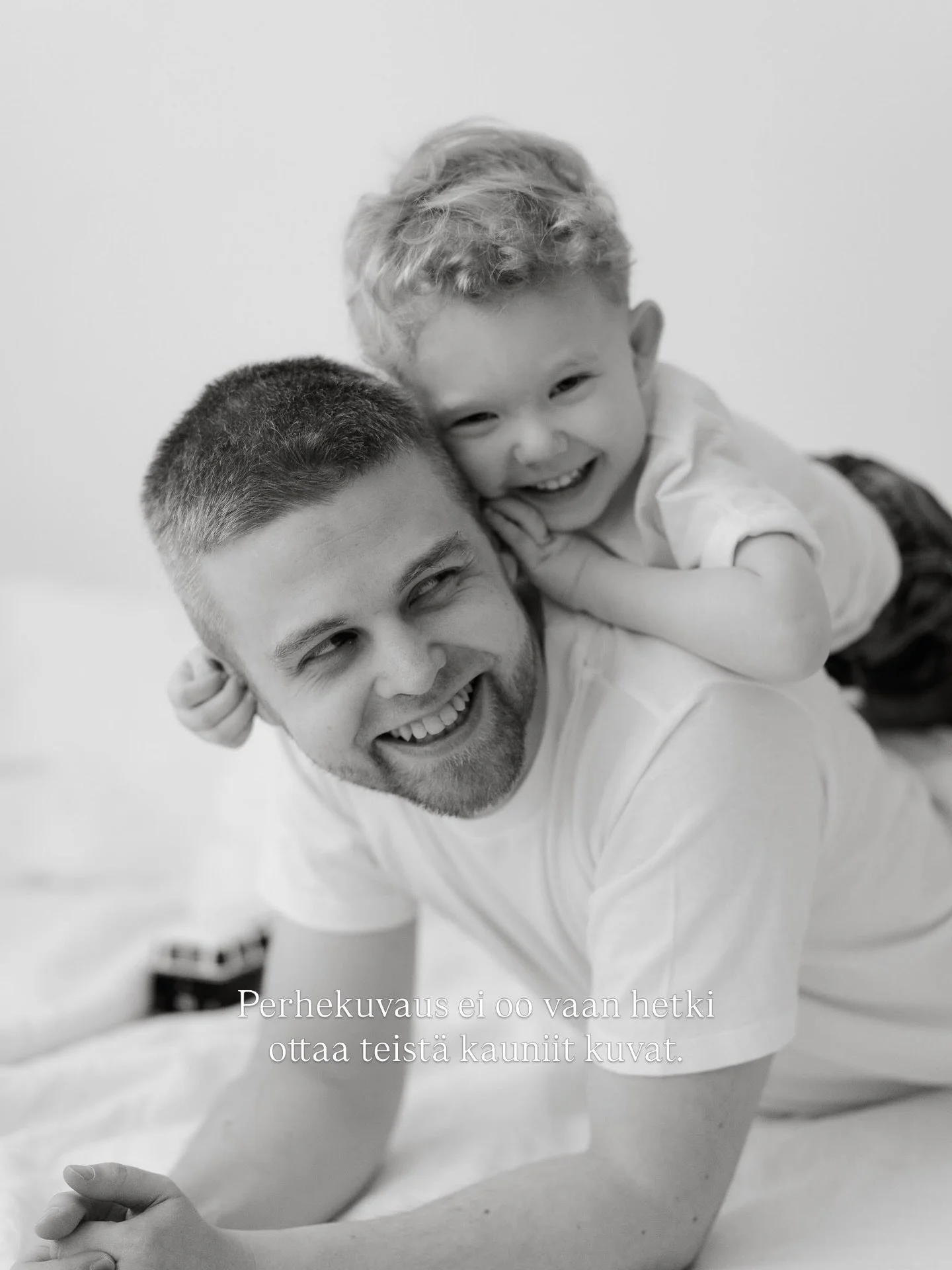 Pieni, mutta t&auml;rke&auml; muistutus t&auml;h&auml;n iltaan. 👆🏻🤍

#perhekuvaus #valokuvaus #studiokuvaus #ylivieska 
Perhekuvaus / valokuvaus / ylivieska