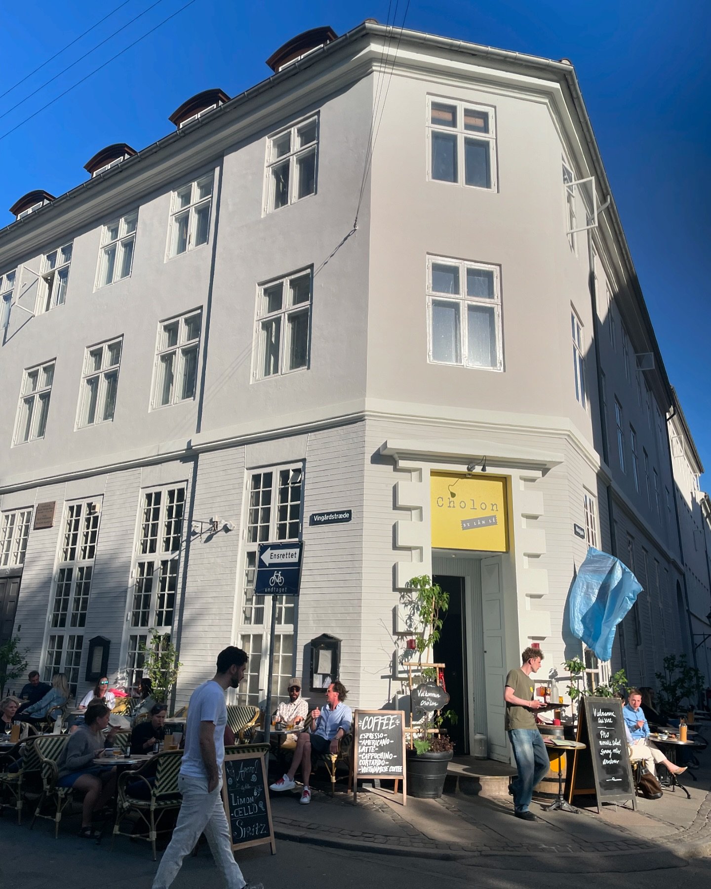 Ahhh, sommer og sol helt ind i hjertet p&aring; Nikolaj Plads😎🌼🧡 #pho #ever #summer #restaurants