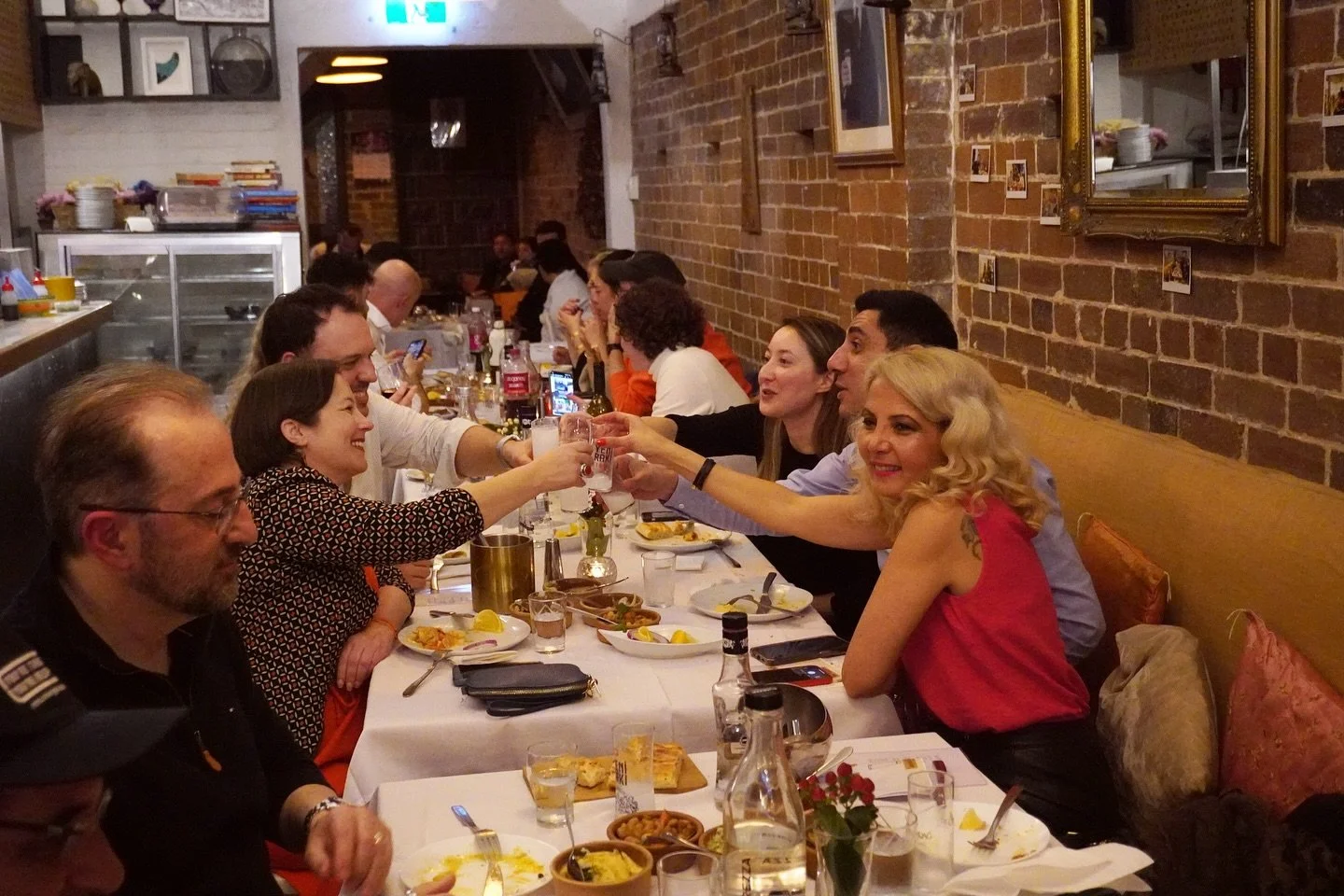 📍 Şimdiye kadarki en &ldquo;elsewhere&rdquo; lokasyonumuz Sydney&rsquo;de ilk Pop-up meyhanemiz, Nihan @nihannesss ve Burak&rsquo;ın @burakturgutoglu harika ev sahipliğinde, @kayrarestaurantsydney &lsquo;de şahane ge&ccedil;ti.

Şiir, muhabbet, musi