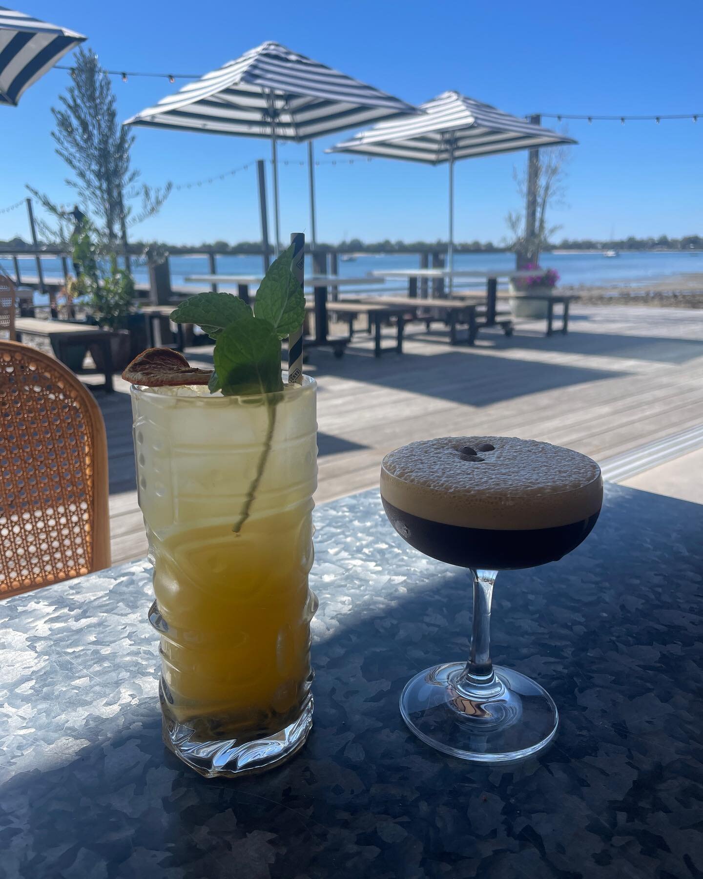 Sunshine, ocean, cocktails and amazing clients&hellip;..I wish all my meetings were this good. 
@boilercombustionservices 
@emilyalldridgex 

#fridayvibes #cocktails #tgif #sandstonepointhotel #sunshine #ocean #bribieisland #meetingexpectations #mark