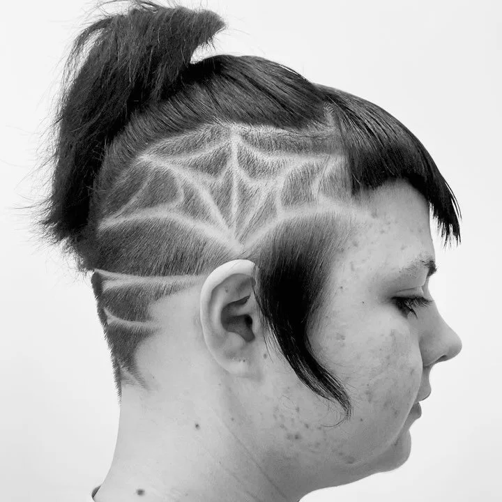 Halloween cobwebs 🕸️🕷️🕸️

#hairart #halloweenhair #spiderwebs #gothicstyle #gothhair