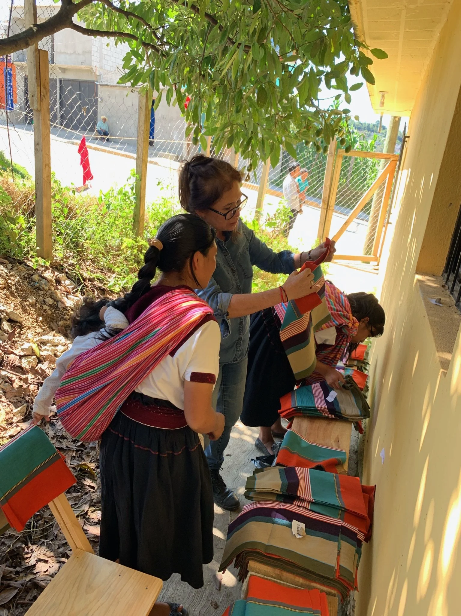 Artesanas textiles -Hilando Sueños.JPG