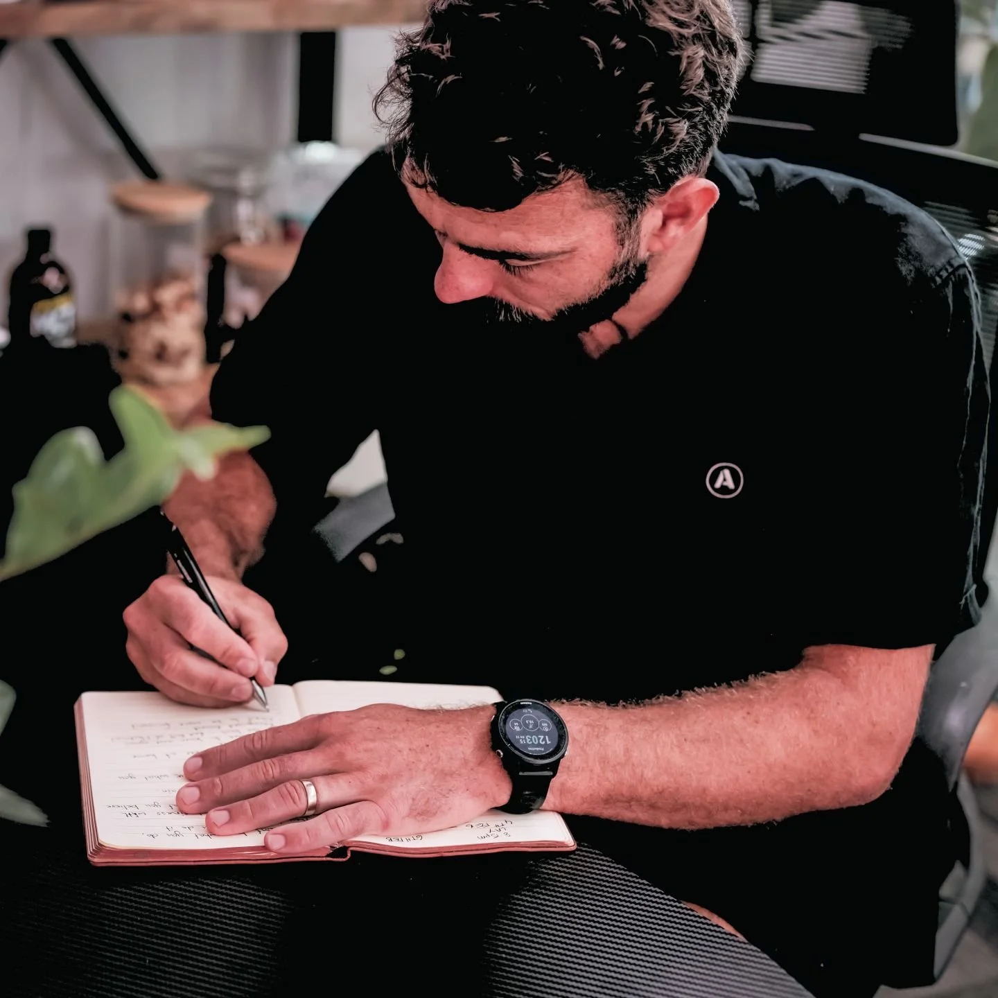 When I started @responseelectricians, I didn't realise the impact of trying to run the business while being on-site at the same time.

I found it really hard to be profitable and it wasn't through a lack of trying! 😩

I worked hard, like real hard!
