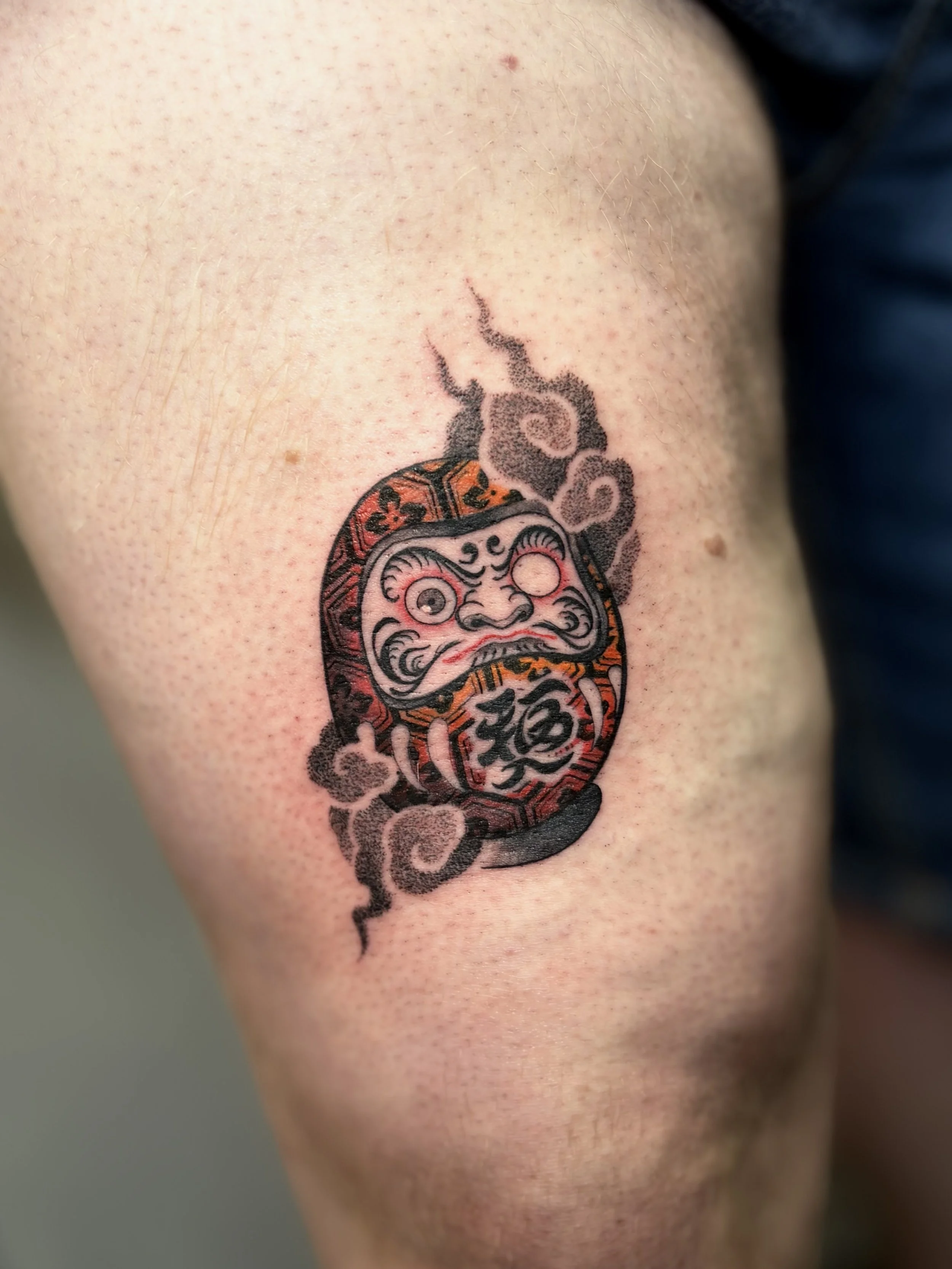 Neo-japonais-daruma-tatouage-paris-pigmentstudio-oneer.JPG