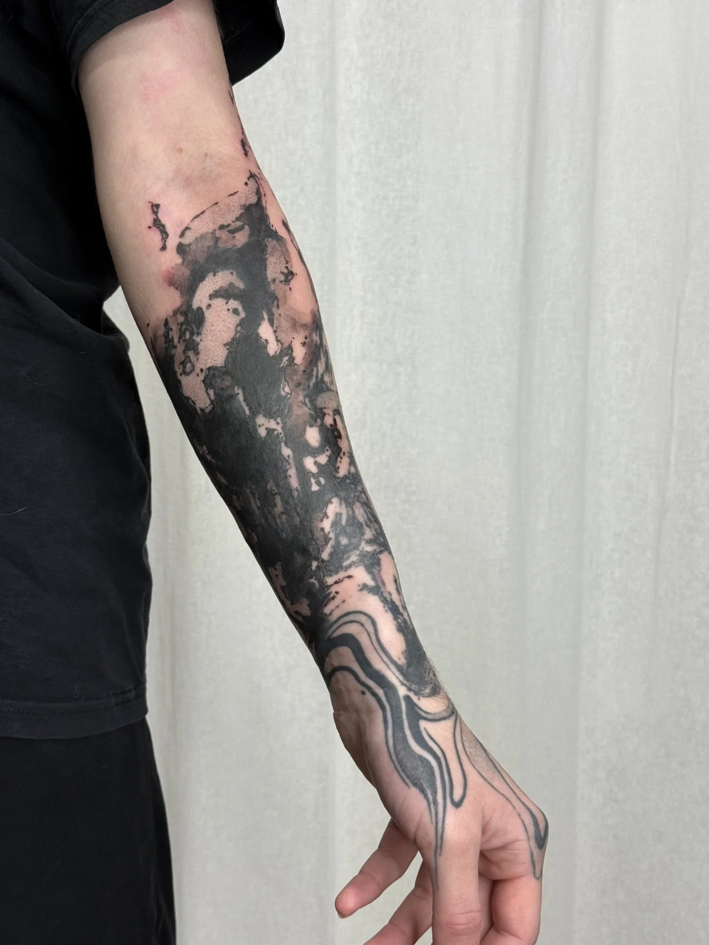 freehand-tatouage-abstrait-blackwork-peinture-paris-jjink.jpg