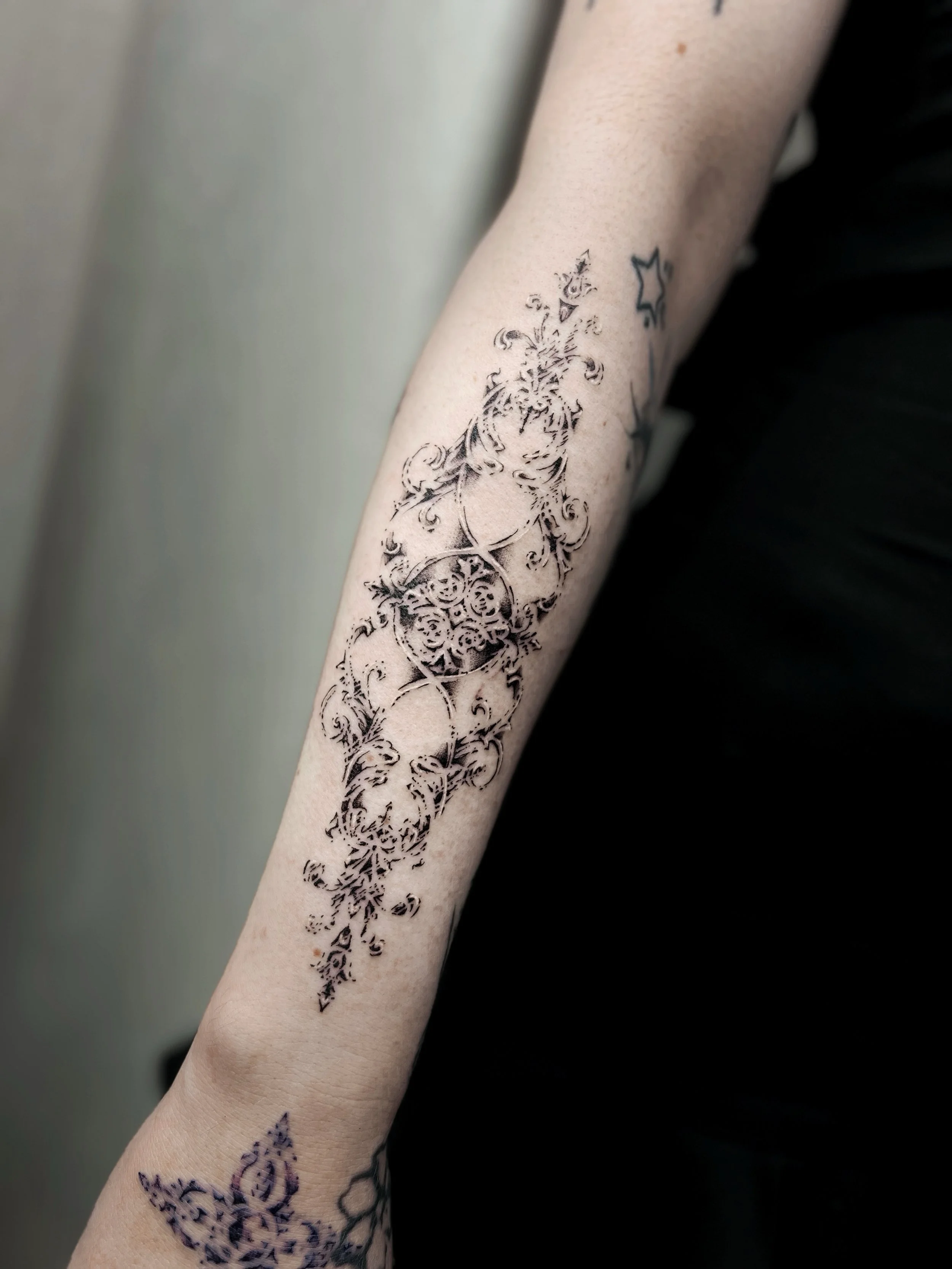 Ornamental_tattoo_manchette_.JPG