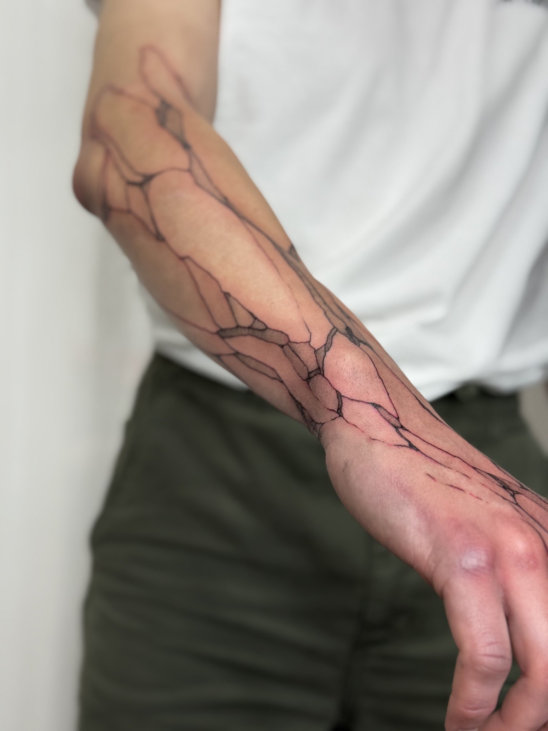 freehand-tatouage-abstrait-fineline-fissures-paris-jjink.jpg