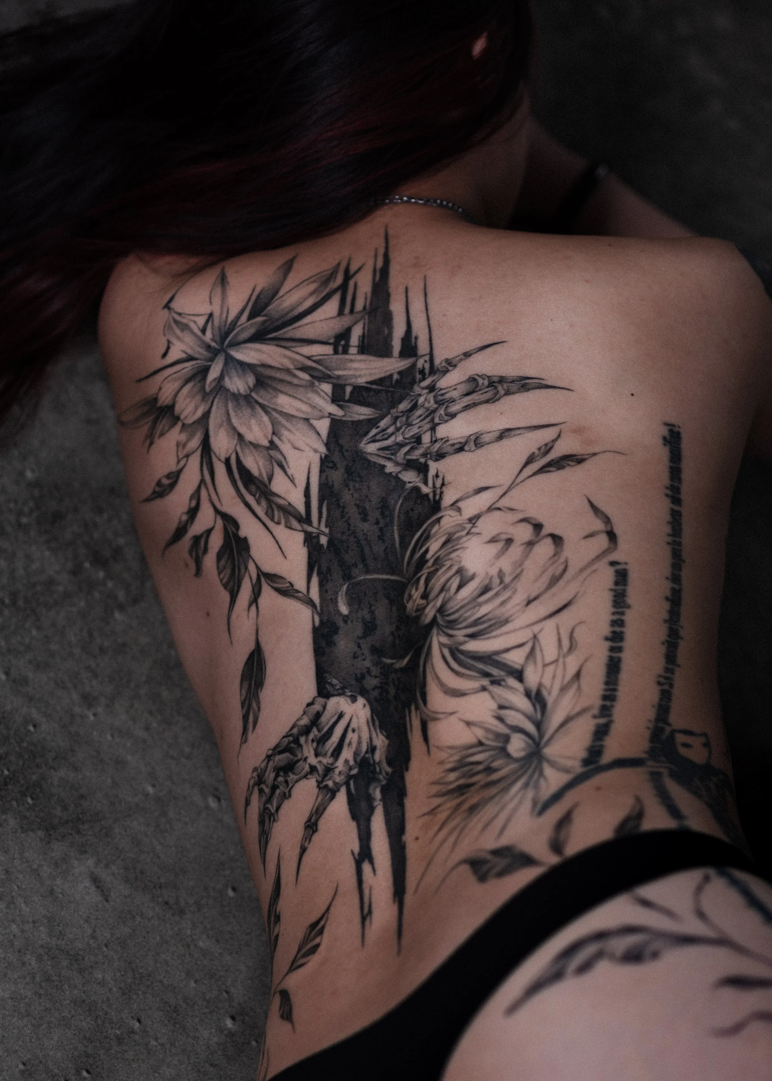 Tatouage blackwork poétique Paris – Sabrina Pigment Studio.jpg
