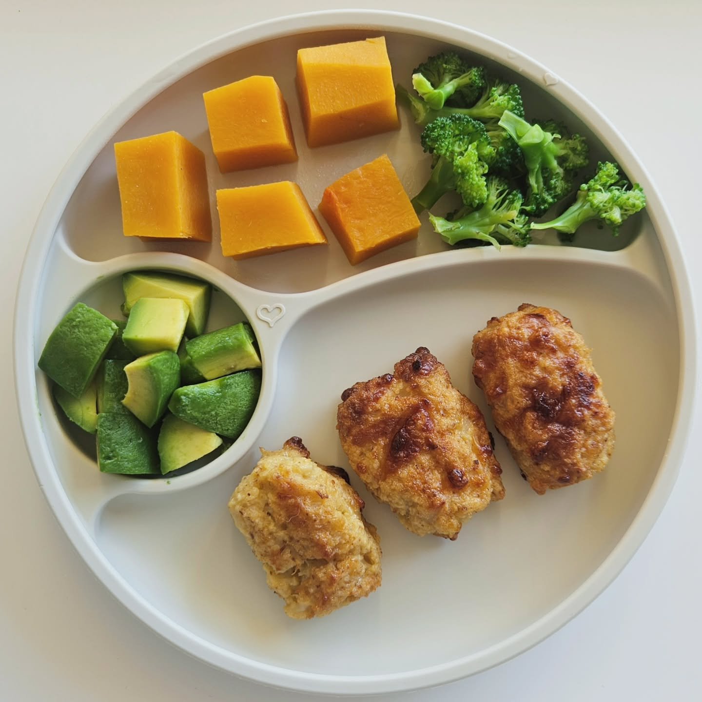 L u n c h - 12 month old

🌟🌟 EBOOK LINK IN BIO 🌟🌟

◾️ Cheesy cauliflower bites
◾️ Avocado
◾️ Steamed pumpkin &amp; broccoli 
 
I've been making these cheesy cauliflower bites for my kids for years. They are super tasty and great for lunch or as a