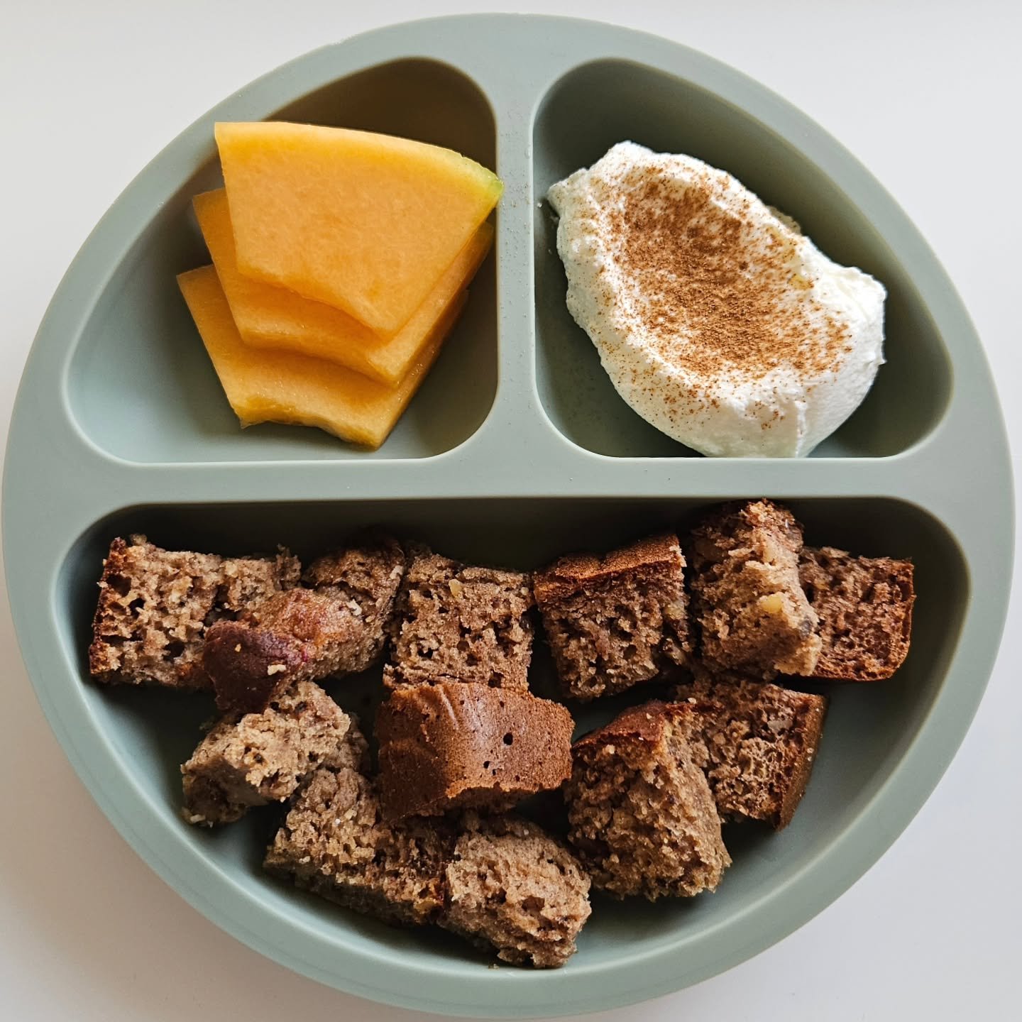 B r e a k f a s t - 12 month old

🌟🌟 EBOOK LINK IN BIO 🌟🌟

◾️ Date loaf
◾️ Rockmelon
◾️ Greek yoghurt topped with pecan meal (from @nourishingbubs - gifted)

🍞 Date Loaf 🍞

Recipe from @doctorbowl

Ingredients:
- 15 medjool dates, pitted
- 1 cu