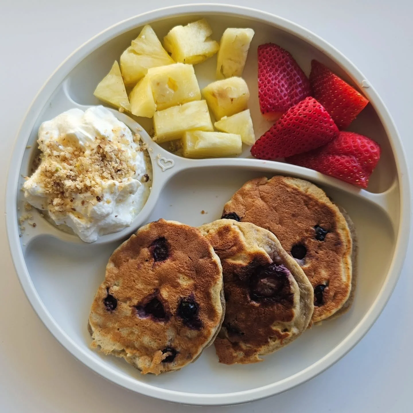 B r e a k f a s t - 17 month old

🌟🌟 EBOOK LINK IN BIO 🌟🌟

◾️ Blueberry drop pancakes
◾️ Strawberries and pineapple
◾️ Greek yoghurt topped with mixed ground nuts

Swipe to see the recipe straight from my eBook 'Best Bites'! Link in bio ❤️

🔅 Pl