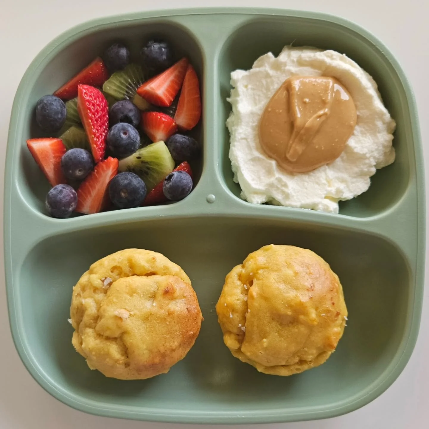 B r e a k f a s t - 18 month old

🌟🌟 NEW EBOOK LAUNCHING THIS SUNDAY 🌟🌟

◾️ Mango &amp; ricotta muffins
◾️ Greek yoghurt topped with peanut butter
◾️ Kiwifruit, strawberries &amp; blueberries 

🥭 Mango &amp; Ricotta Muffins 🥭

Ingredients:
- 1 