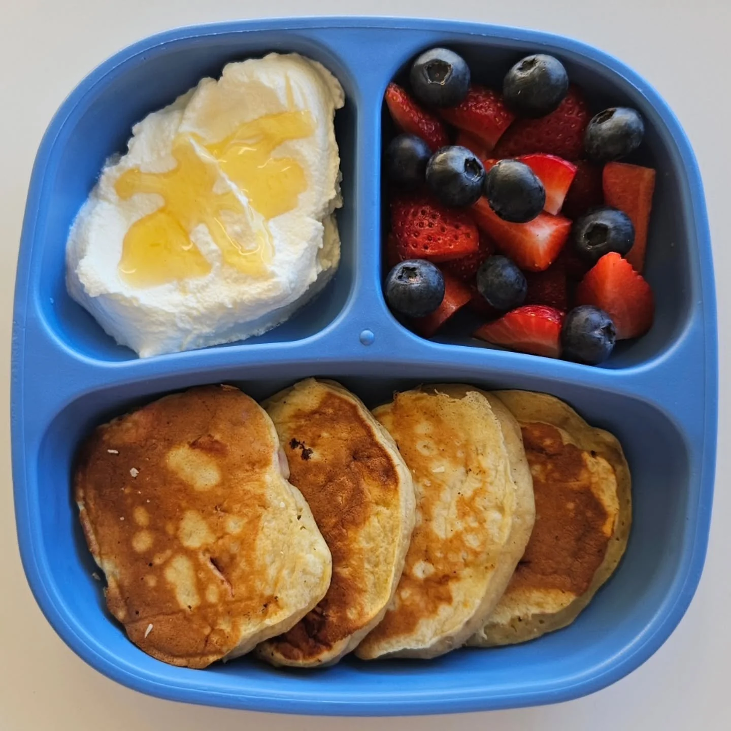 B r e a k f a s t - 18 month old

🌟🌟 NEW EBOOK OUT NOW - LINK IN BIO 🌟🌟

◾️ Strawberry protein pancakes 
◾️ Watermelon, strawberries &amp; blueberries 
◾️ Greek yoghurt topped with honey (⚠️ no honey before 1)

🍓 Strawberry Protein Pancakes 🍓

