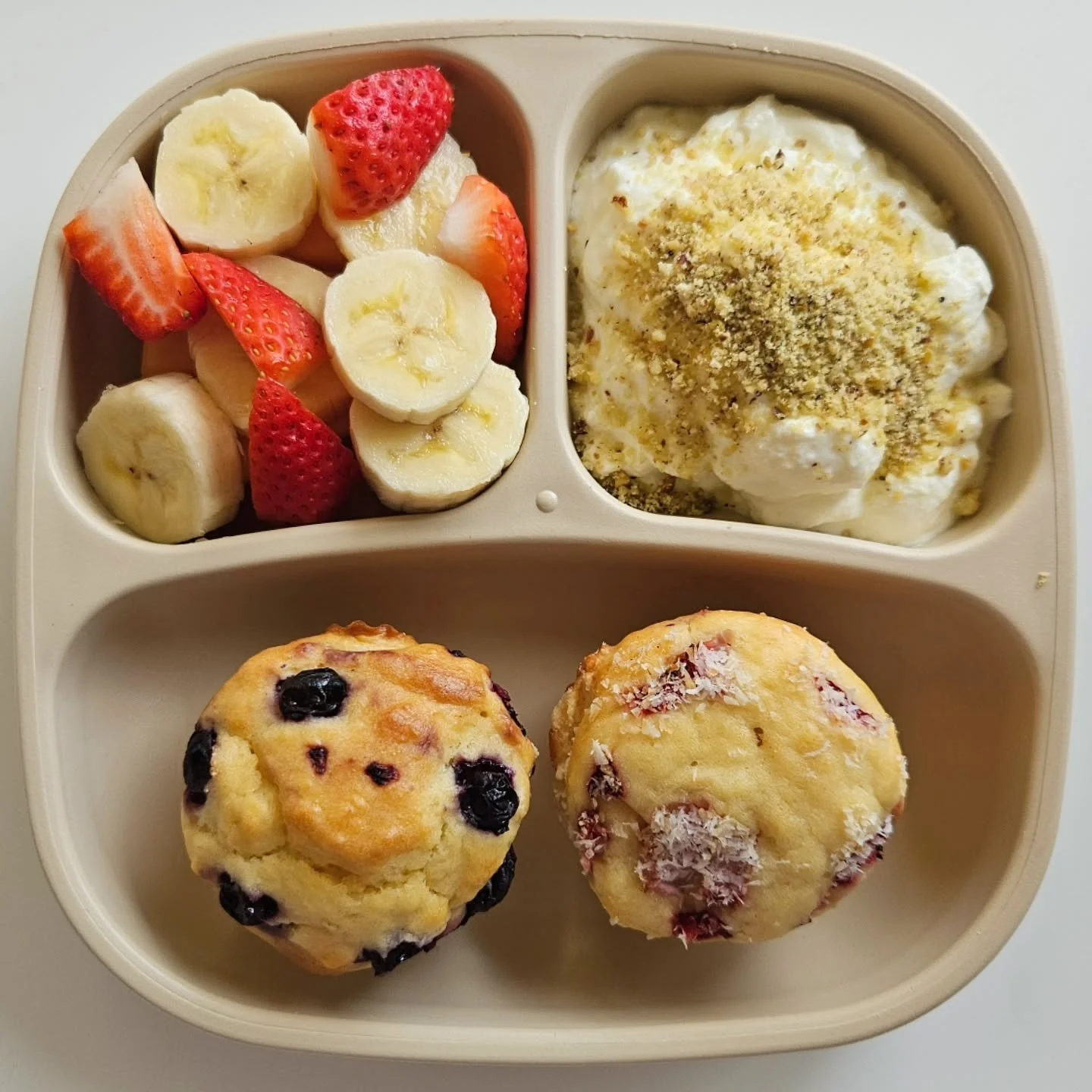 B r e a k f a s t - 19 month old

🌟🌟 NEW EBOOK OUT NOW - LINK IN BIO 🌟🌟

◾️ Greek yoghurt muffins (4 ways)
◾️ Rockmelon, strawberries &amp; banana
◾️ Greek yoghurt topped with ground mixed nuts

You can find this recipe for my Greek yoghurt muffi