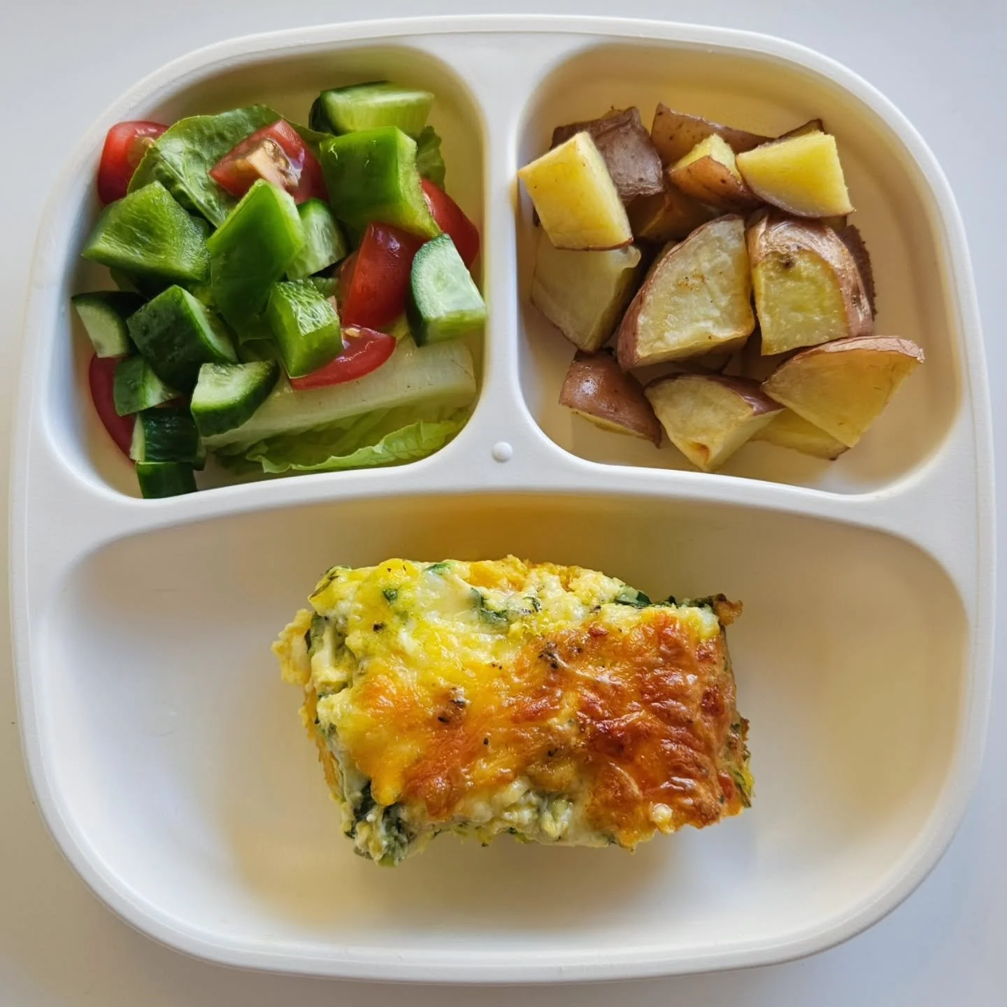 D i n n e r - 19 month old

🌟🌟 NEW EBOOK OUT NOW - LINK IN BIO 🌟🌟

◾️ Pumpkin, spinach &amp; feta frittata
◾️ Roast potatoes 
◾️ Salad

Pumpkin, Spinach &amp; Feta Frittata 

Ingredients:
- 1/2 butternut pumpkin
- large handful baby spinach finel