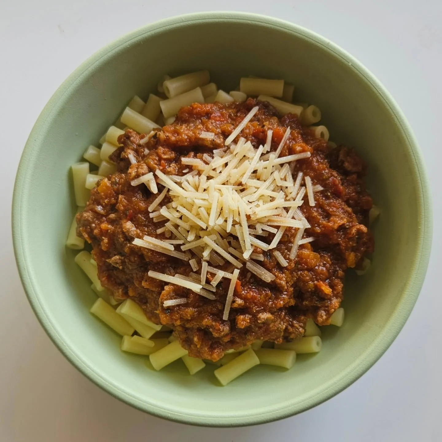 D i n n e r - 20 month old

🌟🌟 NEW EBOOK OUT NOW - LINK IN BIO 🌟🌟

◾️ Pasta bolognaise 

A classic! I use my food processor to finely chop onion, celery, carrot, capsicum, zucchini, and mushroom to go in this, alongside extra lean beef mince, pas