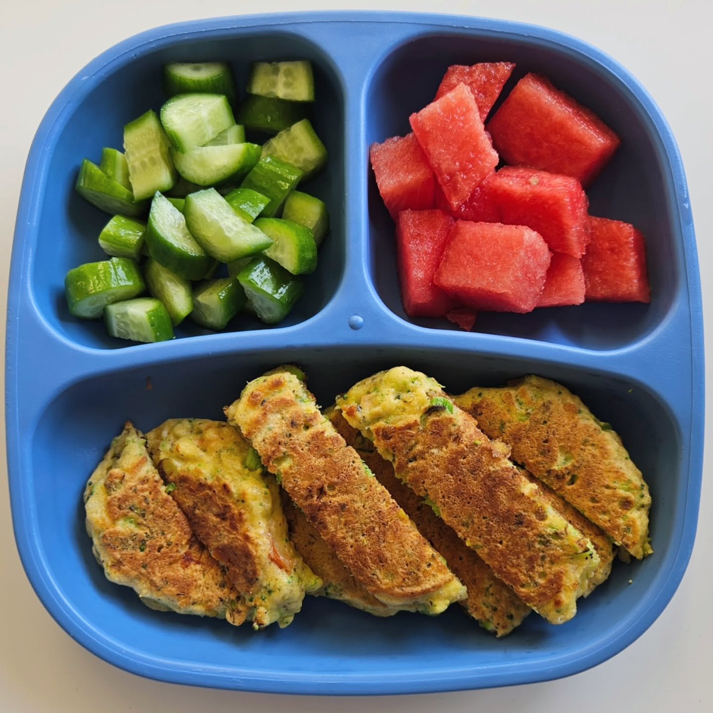 L u n c h - 20 month old

🌟🌟 NEW EBOOK OUT NOW - LINK IN BIO 🌟🌟

◾️ Broccoli &amp; tomato fritters
◾️ Watermelon 
◾️ Cucumber 

🍅🥦 Broccoli &amp; Tomato Fritters 🥦🍅

Ingredients:
- 2 florets of broccoli
- 2 cherry tomatoes
- Small handful of 