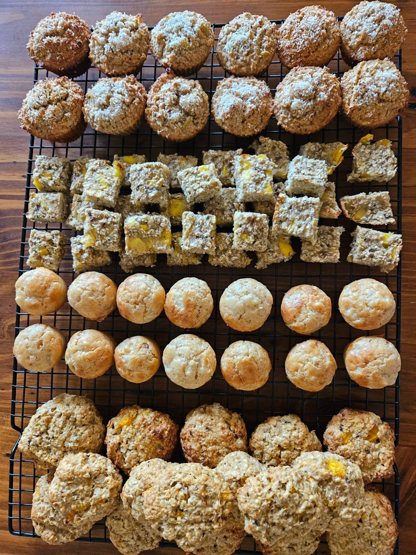 B a t c h  C o o k i n g - 21 month old &amp; 4.5 year old

🌟🌟 NEW EBOOK OUT NOW - LINK IN BIO 🌟🌟

◾️ Mango weetbix balls
◾️ Mango &amp; coconut porridge bites
◾️ Peach breakfast cookies 
◾️ Apple oat muffins
◾️ Pear &amp; cinnamon mini muffins 
