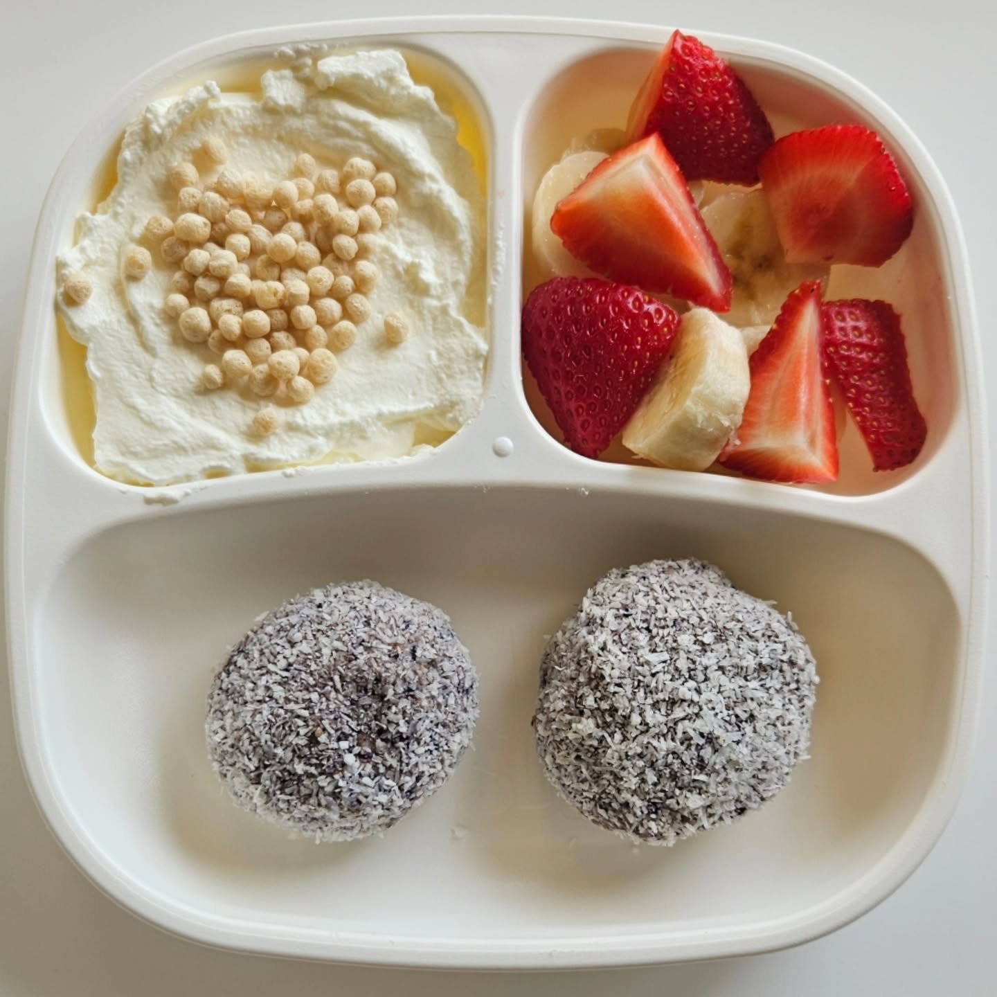 B r e a k f a s t - 22 month old

🌟🌟 NEW EBOOK OUT NOW - LINK IN BIO 

◾️ Blueberry bliss balls
◾️ Banana &amp; strawberries
◾️ Greek yoghurt topped with soy protein crisps

🫐 Blueberry Bliss Balls 🫐 (see my reel!)

🔅 Ingredients:
- 1 cup rolled